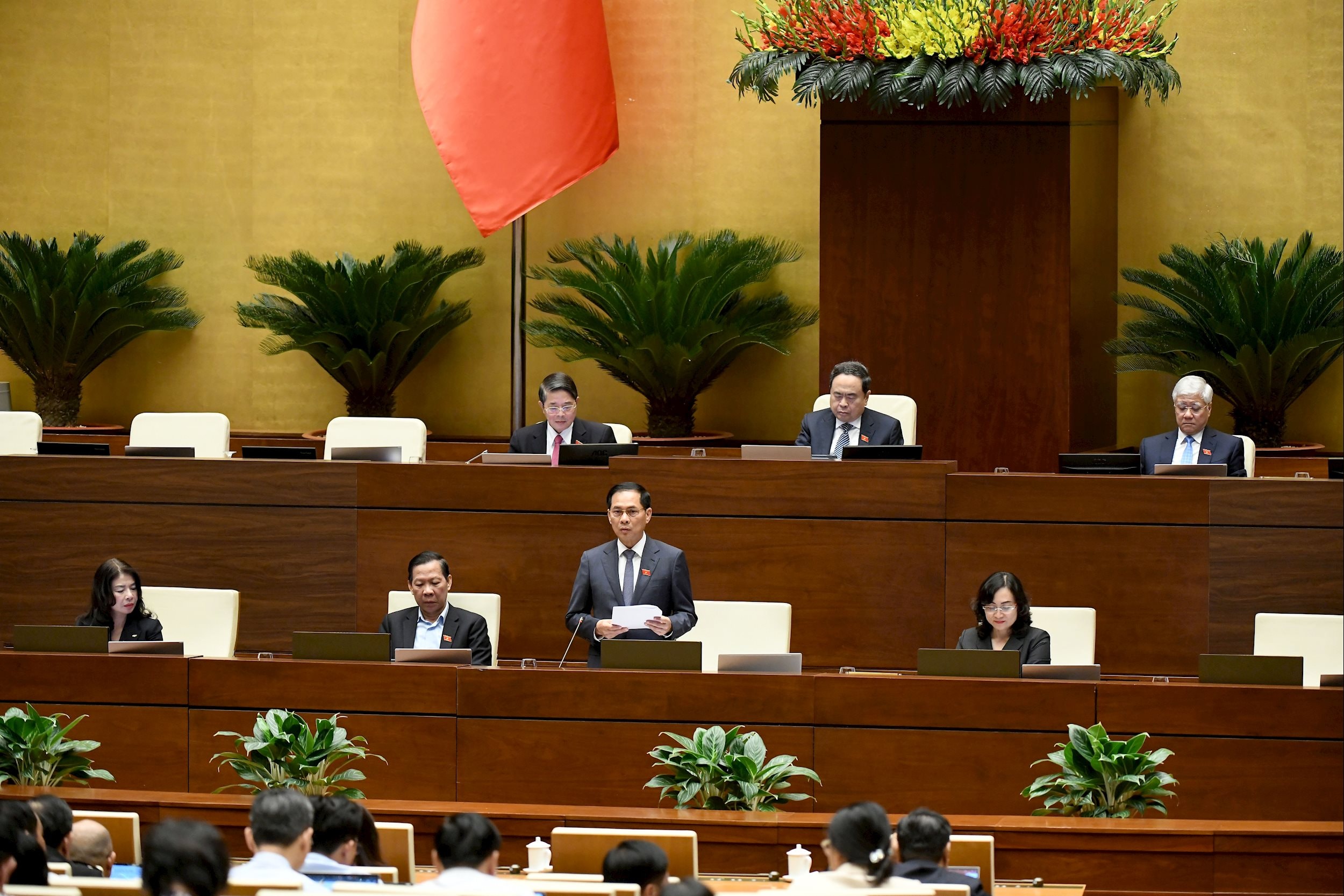 Phó thủ tướng Bùi Thanh Sơn giải trình Luật thương mại điện tử.2