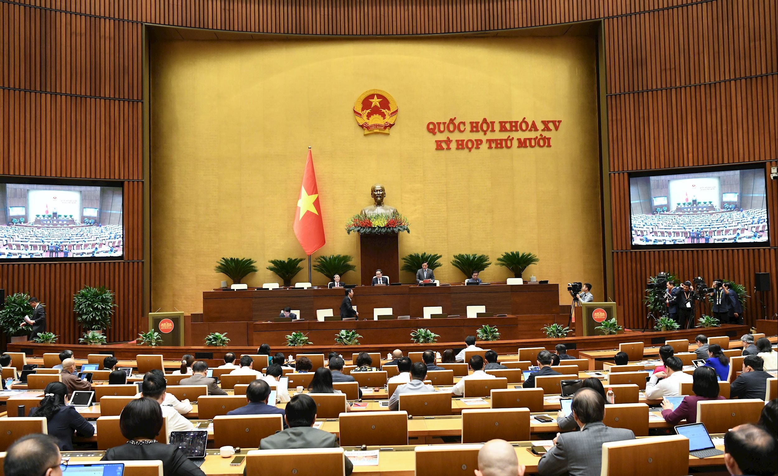 Quang cảnh phiên họp.1