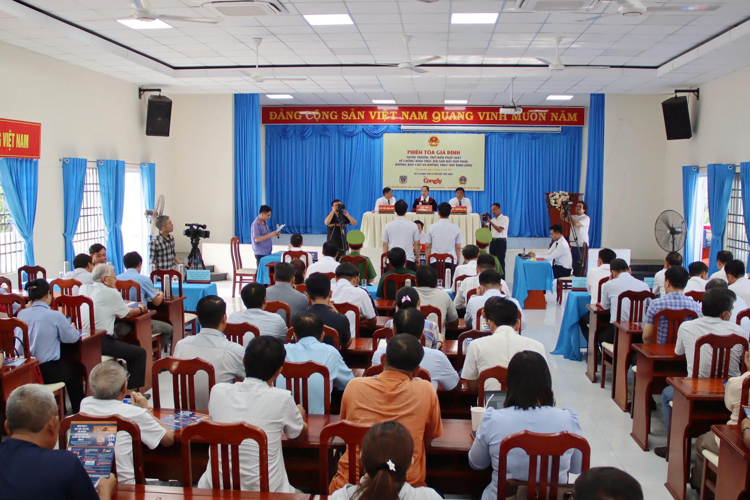 Quang Cảnh phiên tòa giả đinh tại xã Long Hải