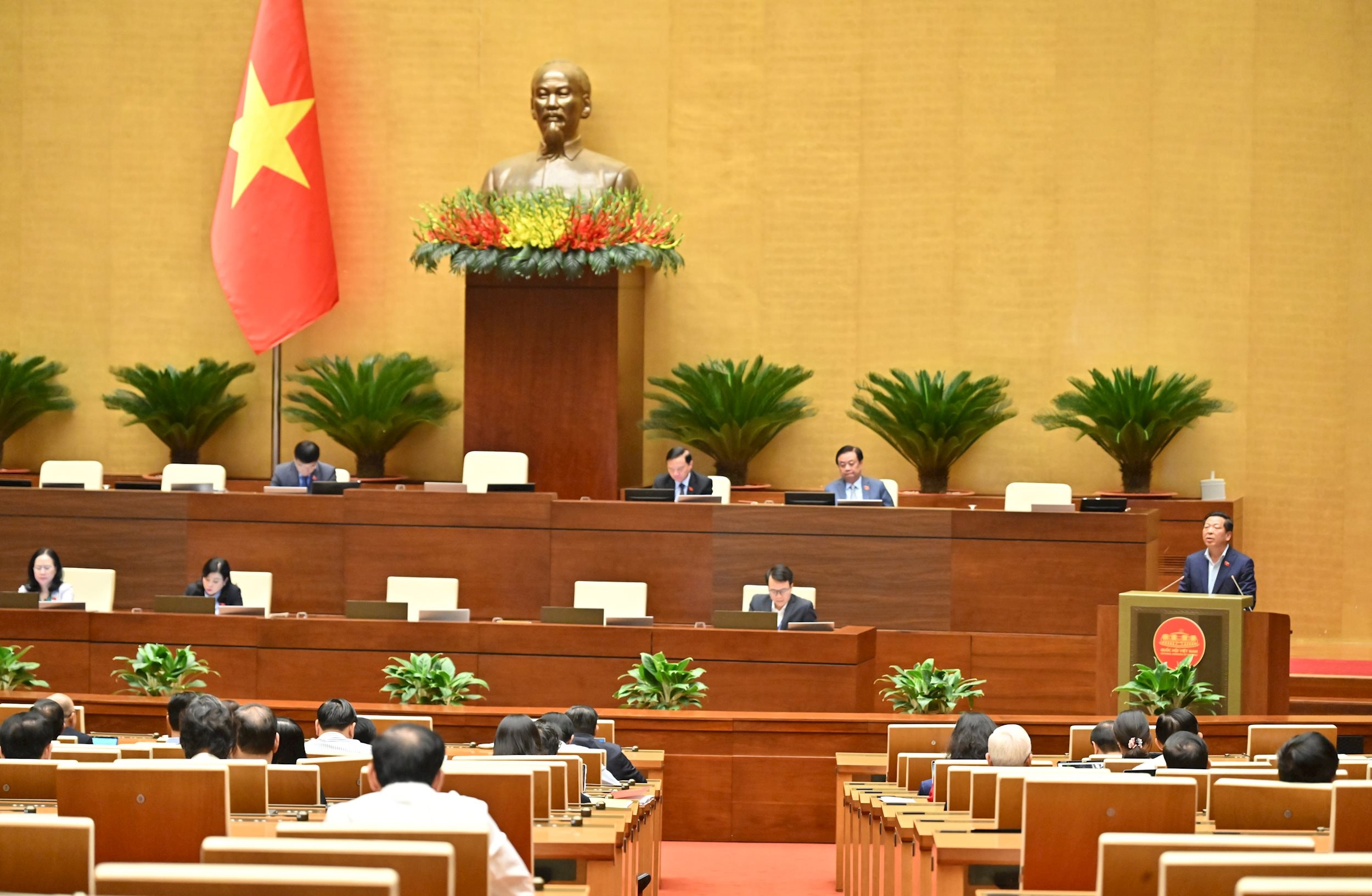 Bộ trưởng Bộ Xây dựng Trần Hồng Minh giải trình, làm rõ một số vấn đề ĐBQH nêuVQK_1521