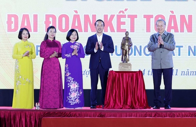 vna-potal-tong-bi-thu-du-ngay-hoi-dai-doan-ket-toan-dan-toc-tai-phuong-thuong-cat-ha-noi-8408724.jpg
