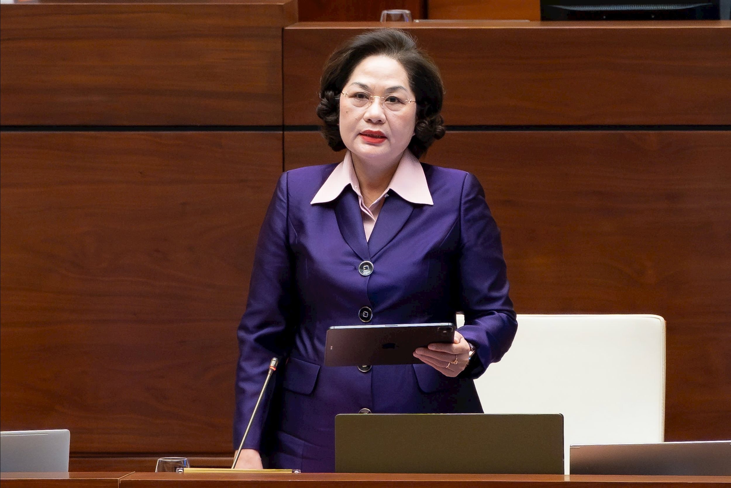 ຜູ້ວ່າການທະນາຄານແຫ່ງລັດ ຫງວຽນທິຮົ່ງ