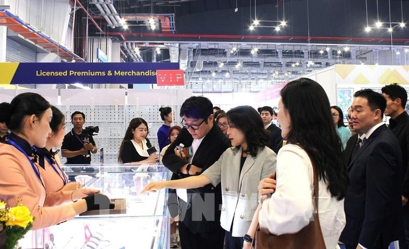 Visitors at the Vietnam Licensing Expo 2025 (Photo: VNA)