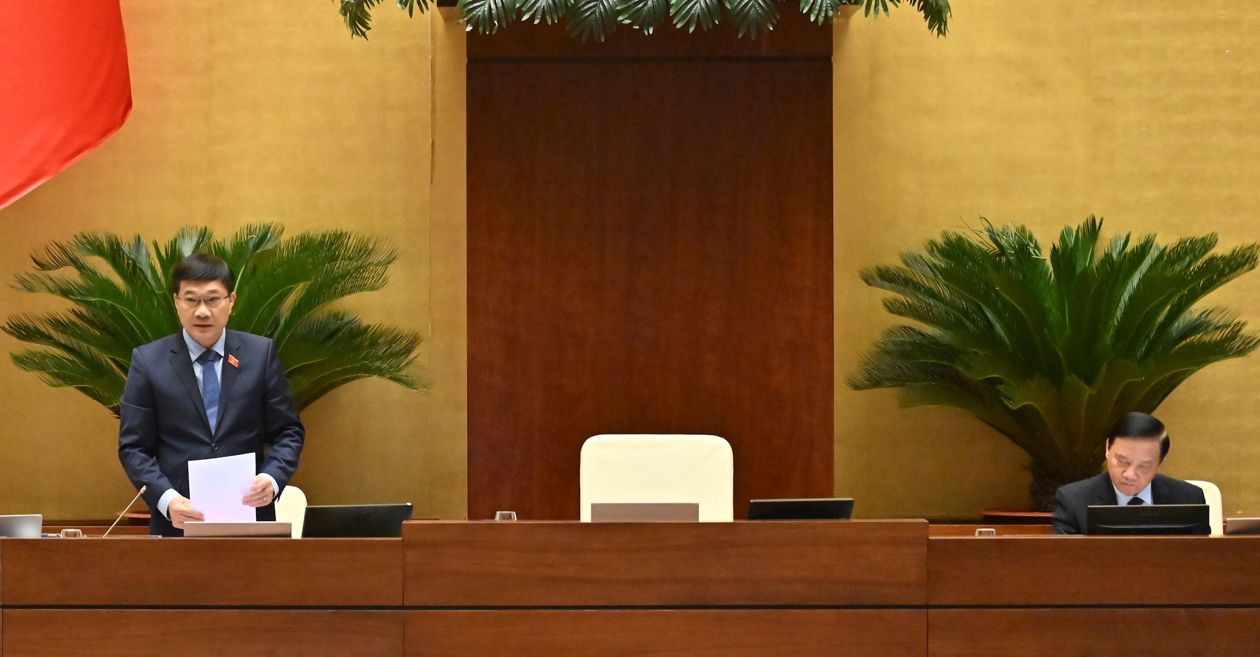 Phó Chủ tịch Quốc hội Vũ Hồng Thanh điều hành phiên họpVQK_1116