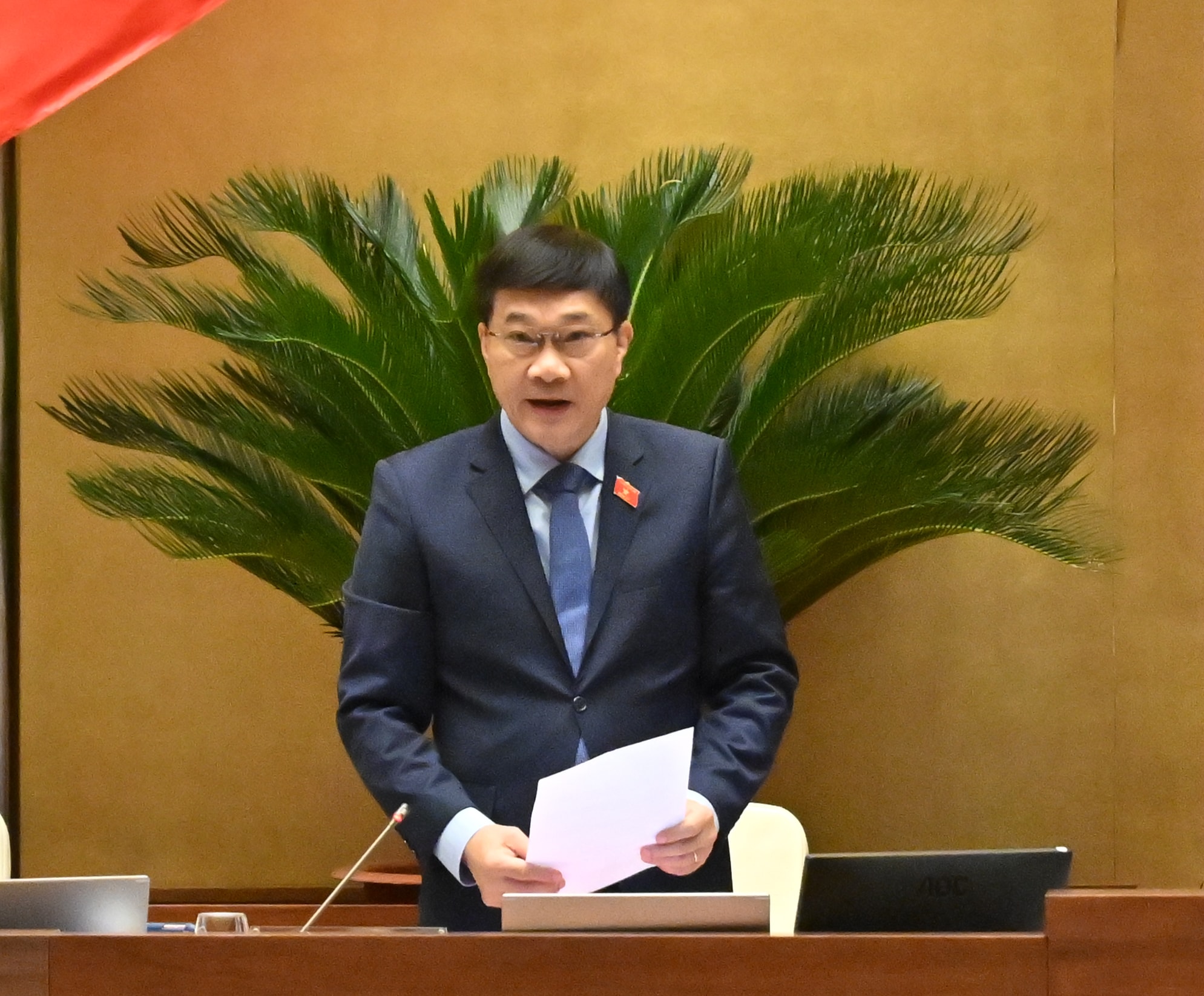 Phó Chủ tịch Quốc hội Vũ Hồng Thanh điều hành phiên họpVQK_1120