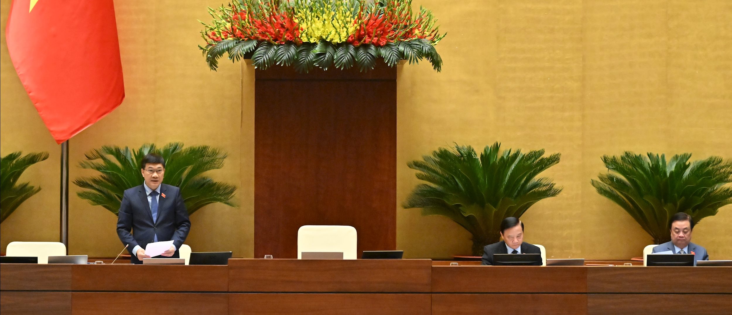 Phó Chủ tịch Quốc hội Vũ Hồng Thanh điều hành phiên họpVQK_1123