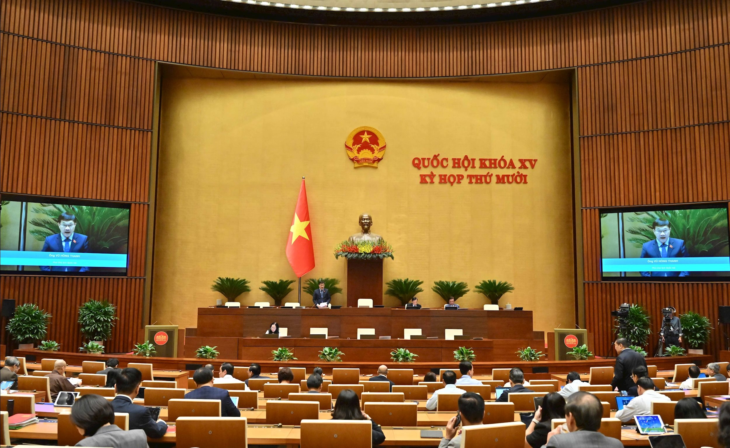 Phó Chủ tịch Quốc hội Vũ Hồng Thanh điều hành phiên họpVQK_1129