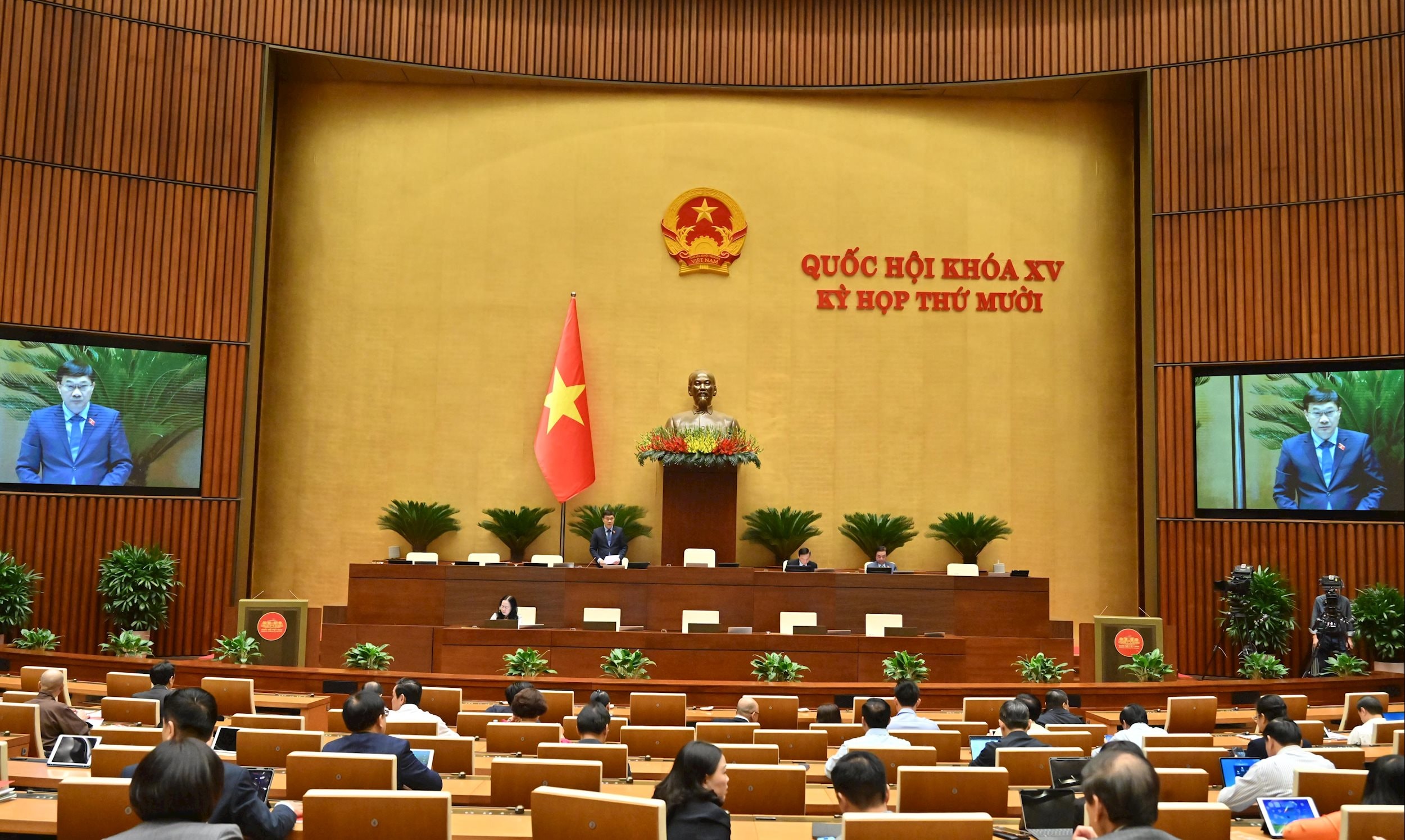 Phó Chủ tịch Quốc hội Vũ Hồng Thanh điều hành phiên họpVQK_1131