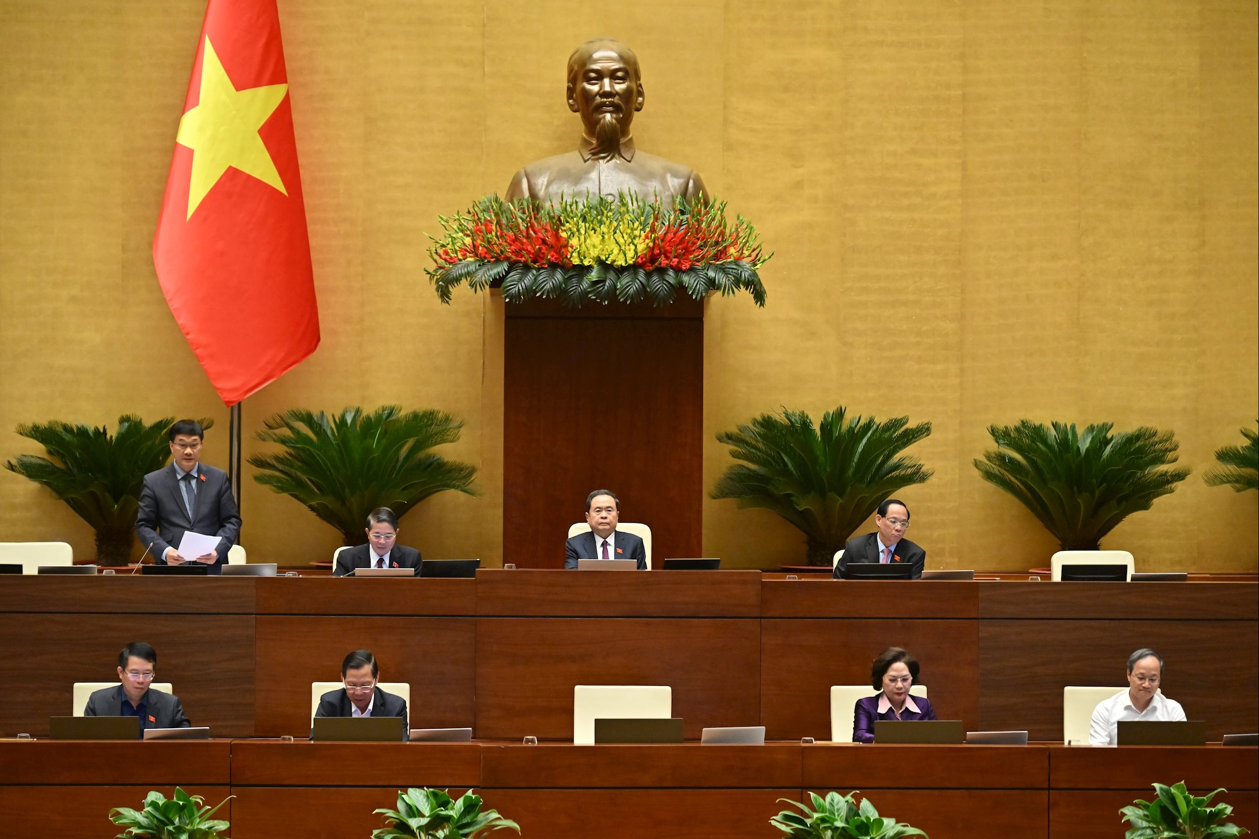 Phó Chủ tịch Quốc hội Vũ Hồng Thanh điều hành phiên họpVQK_1603