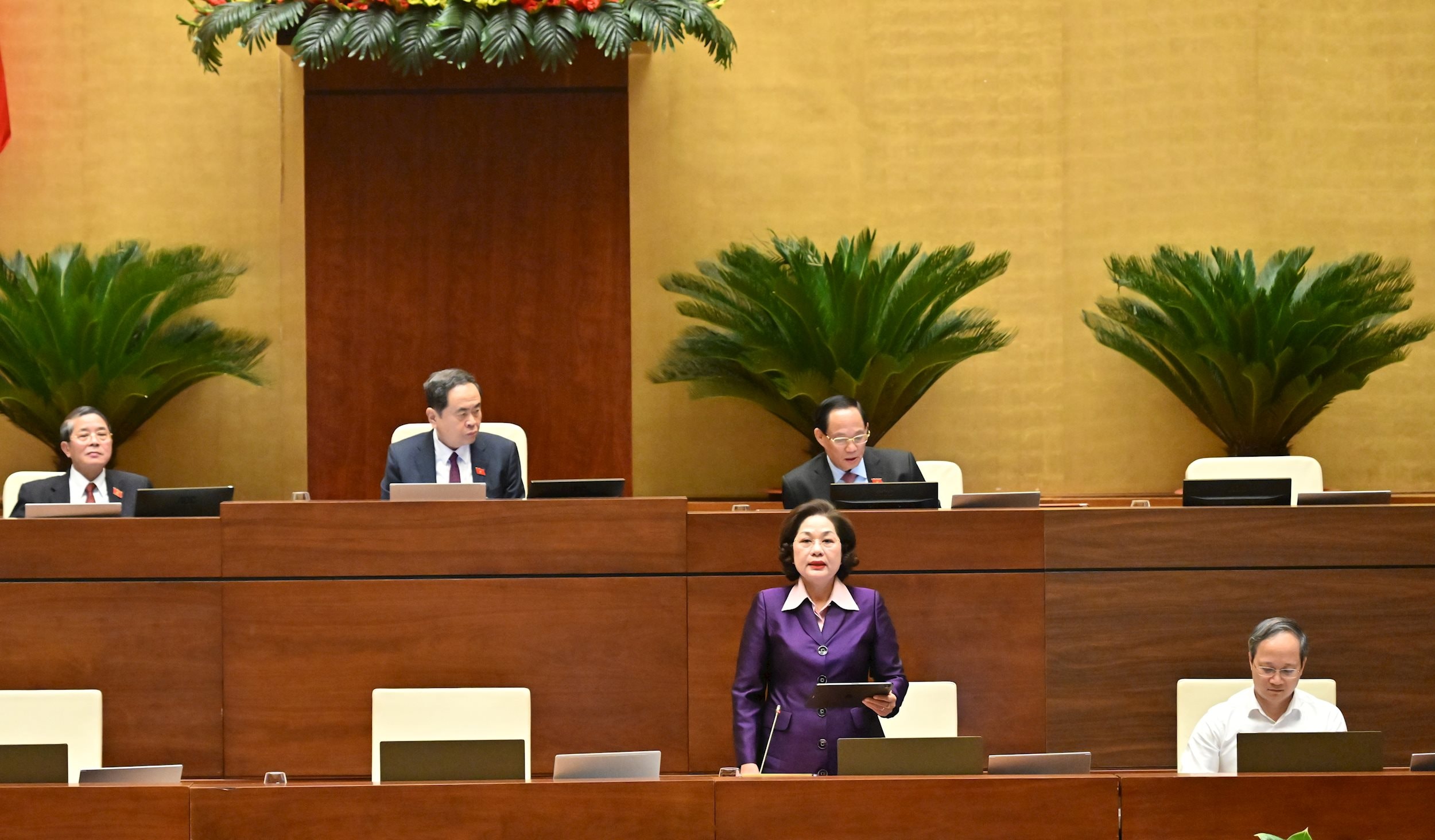 Thống đốc Ngân hàng Nhà nước Nguyễn Thị Hồng giải trình, làm rõ một số vấn đề ĐBQH nêuVQK_1688