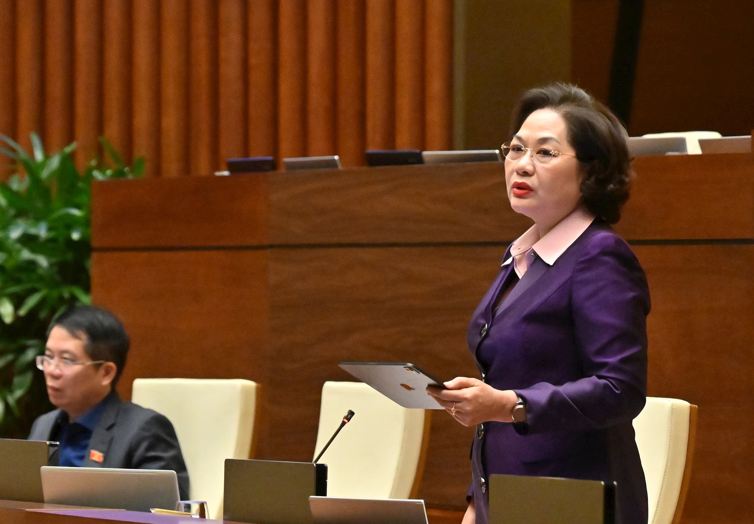 Thống đốc Ngân hàng Nhà nước Nguyễn Thị Hồng giải trình, làm rõ một số vấn đề ĐBQH nêuVQK_1737