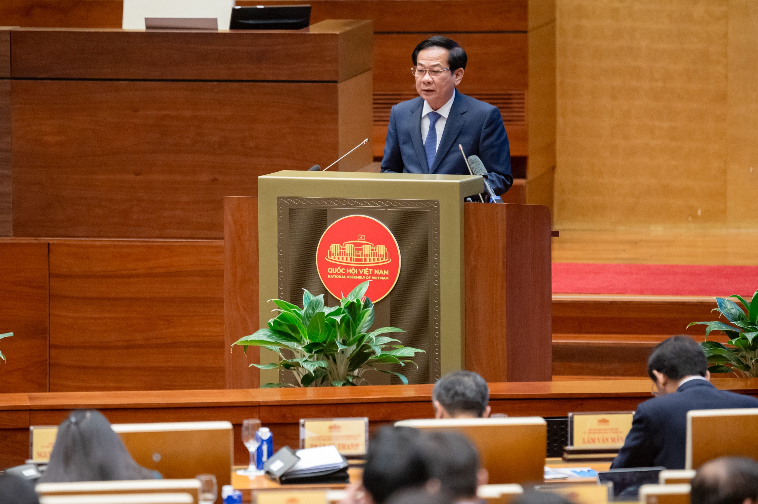 Tovarășul Do Thanh Binh, membru al Comitetului Central al Partidului, ministru al Afacerilor Interne, a prezentat Orientările profesionale privind organizarea alegerii deputaților pentru a 16-a Adunare Națională și Consiliile Populare la toate nivelurile pentru mandatul 2026-2031;