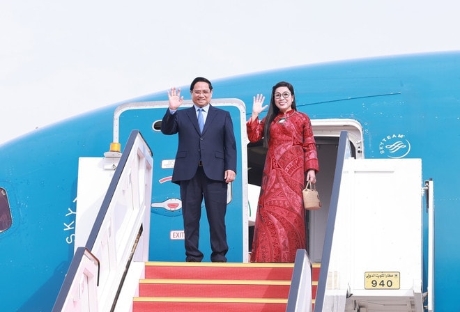 Prime Minister Pham Minh Chinh and his spouse begin a three-day official visit to Kuwait (Photo: VNA) vna-potal-thu-tuong-va-phu-nhan-bat-dau-chuyen-tham-chinh-thuc-kuwait-8411471.jpg