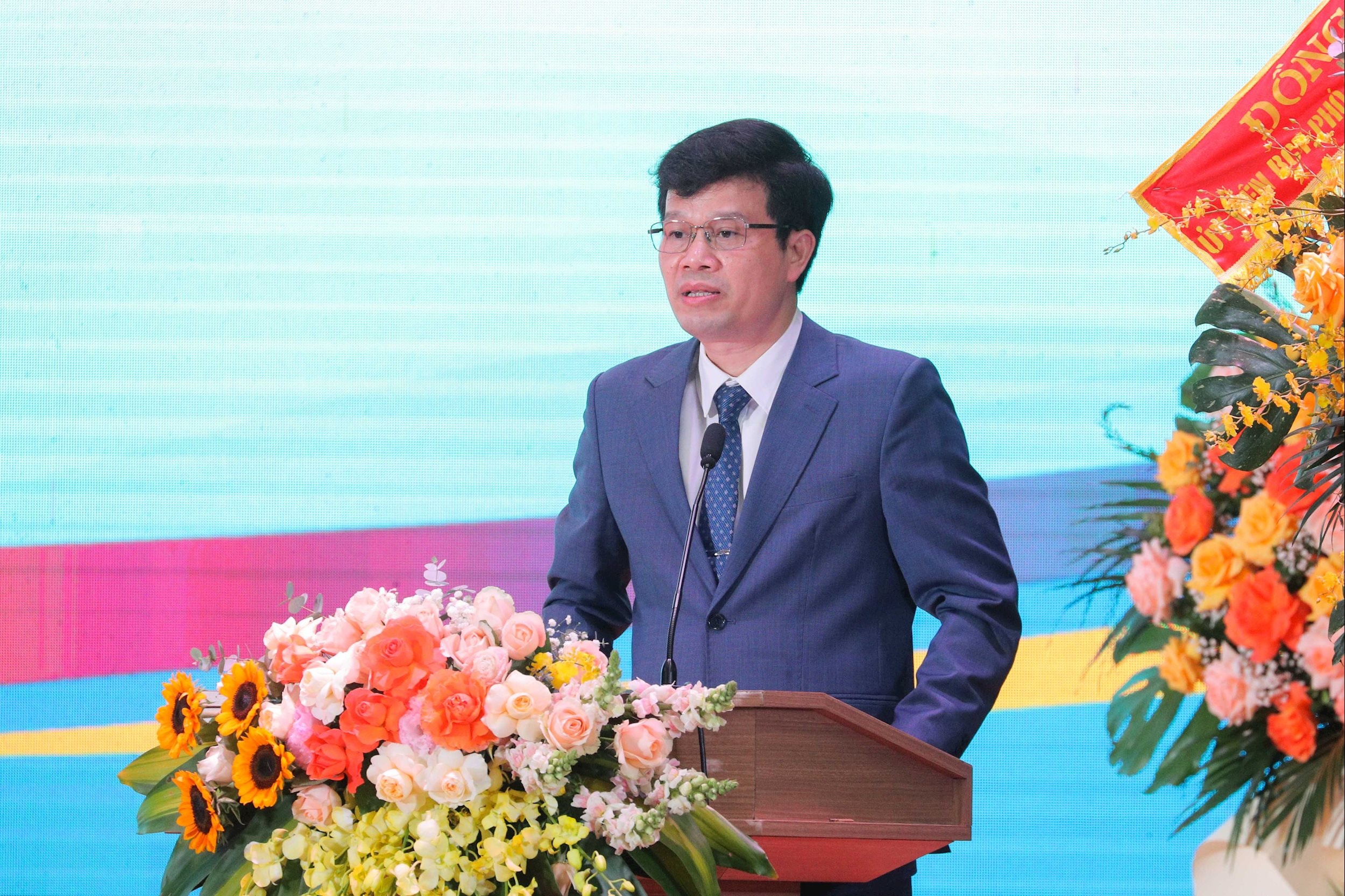 ប្រធានសាកលវិទ្យាល័យឧស្សាហកម្មហាណូយ លោកបណ្ឌិត Kieu Xuan Thuc