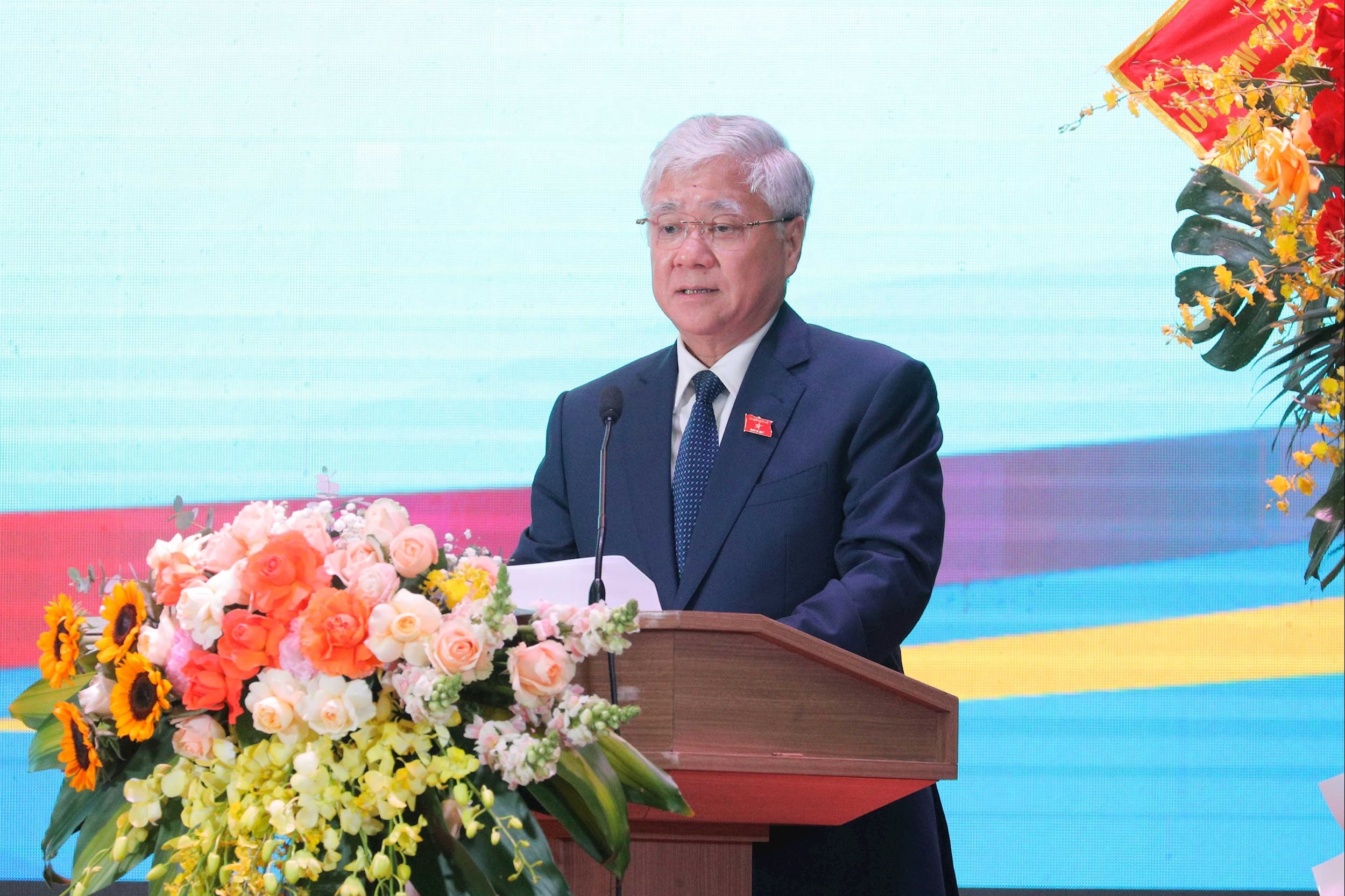 អនុប្រធានអចិន្ត្រៃយ៍រដ្ឋសភា Do Van Chien ១