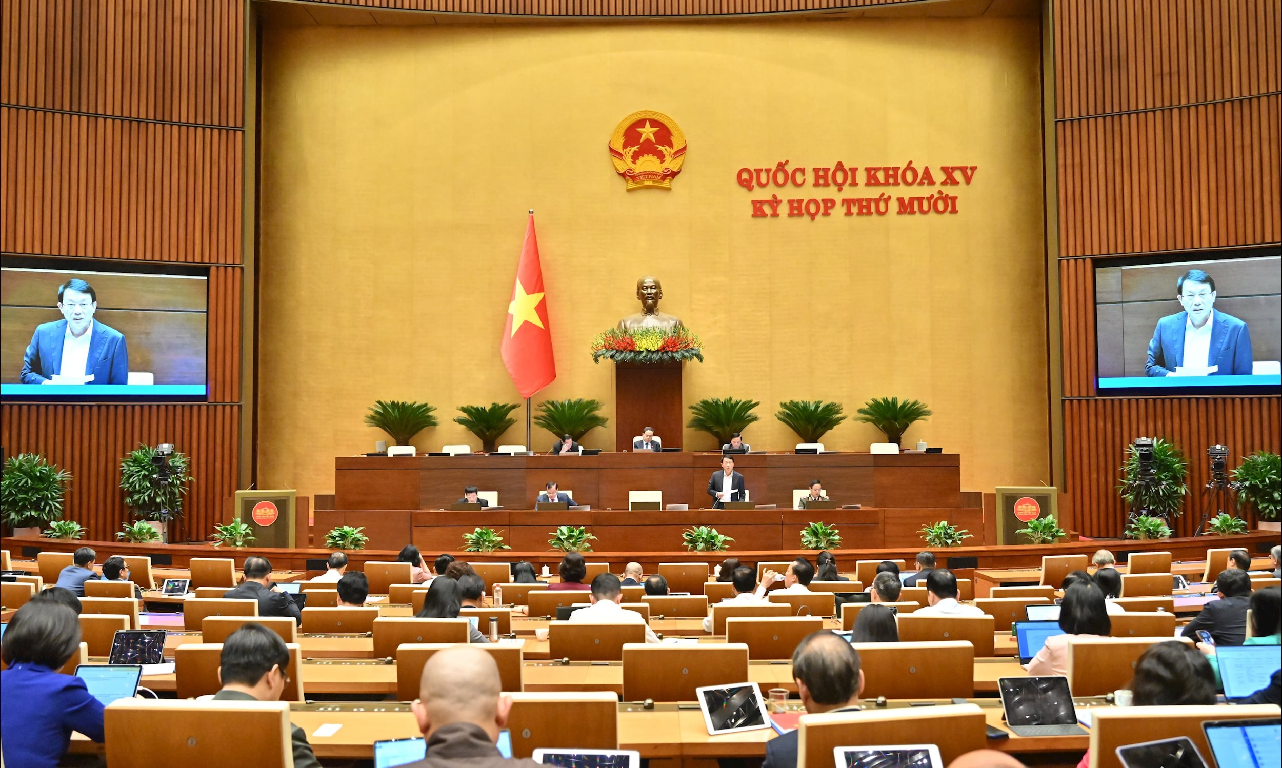 Bộ trưởng Bộ Công an Lương Tam Quang giải trình, làm rõ một số vấn đề ĐBQH nêuVQK_3149