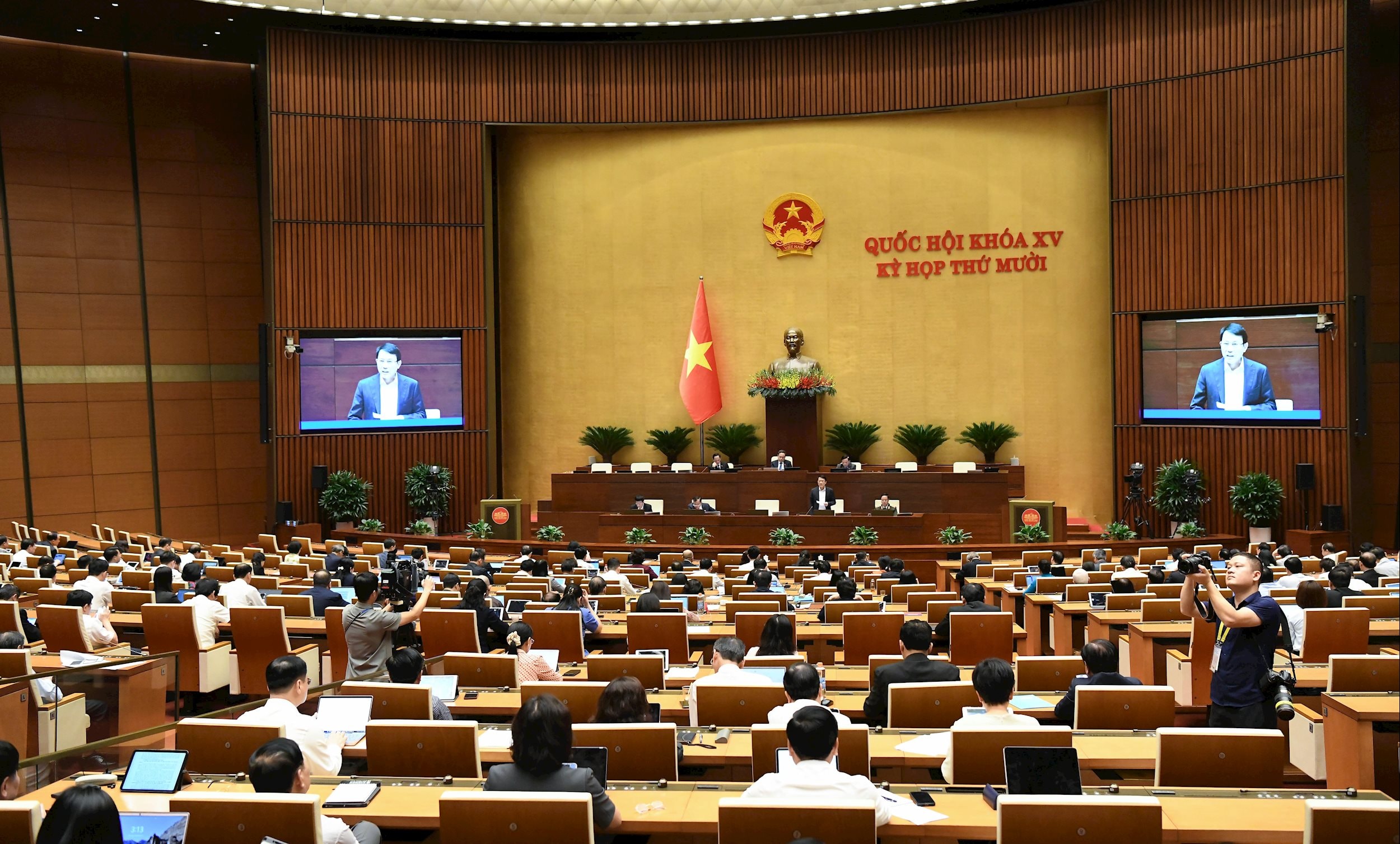 Bộ trưởng Bộ Công An Lương Tam Quang giải trình.1