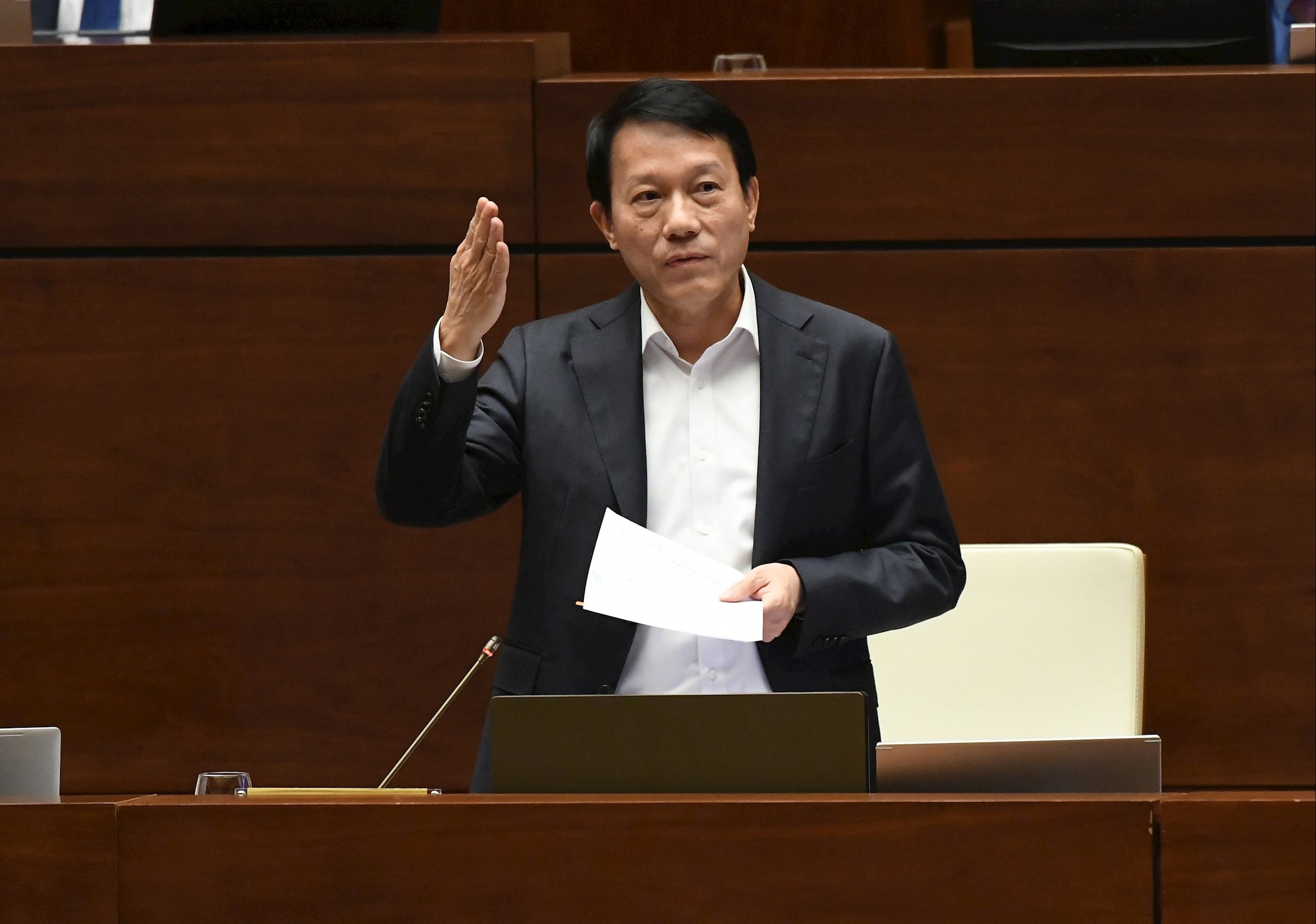 Bộ trưởng Bộ Công An Lương Tam Quang giải trình.2