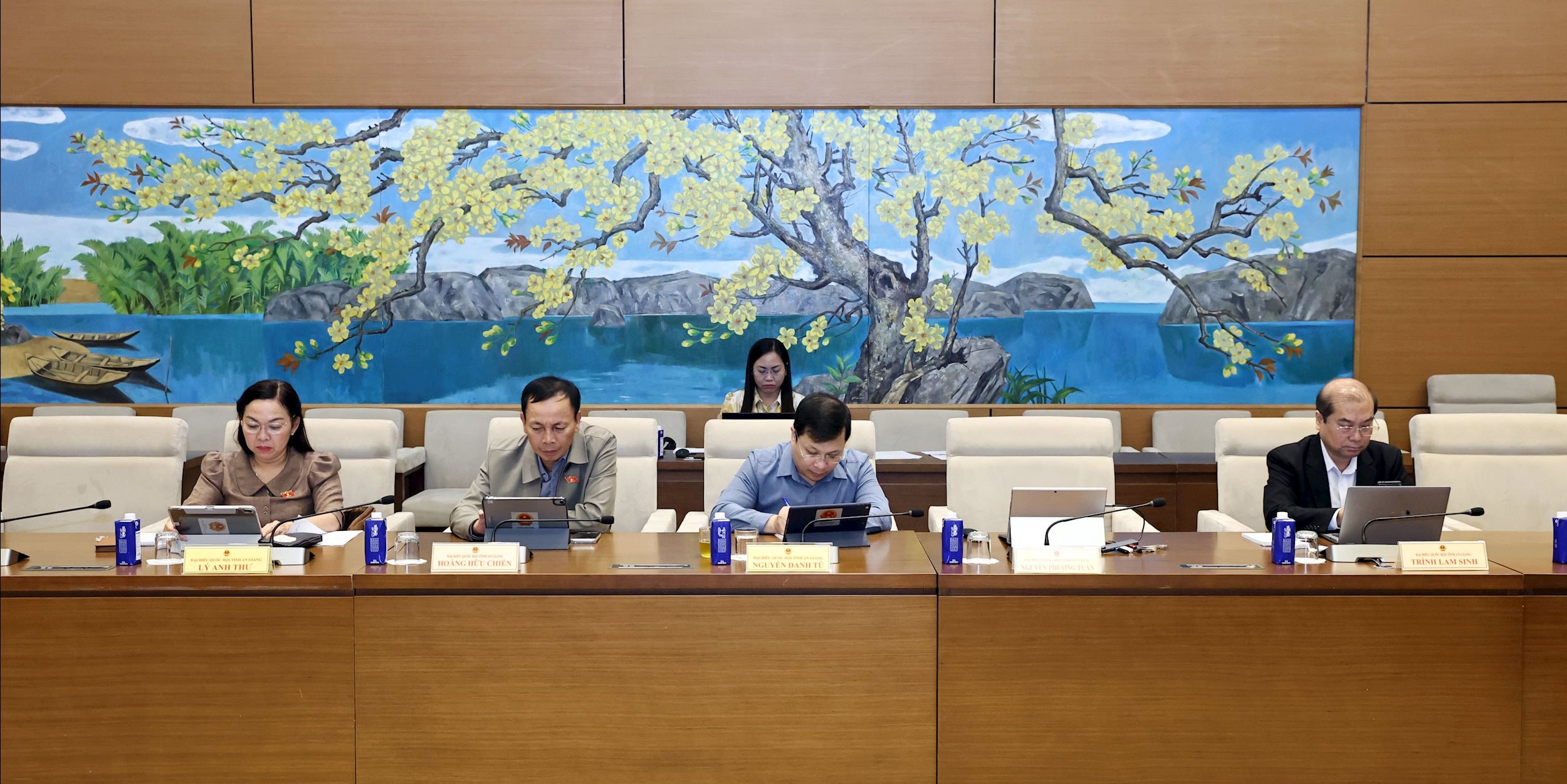 Delegáti účastnící se schůze Skupina 14 (1)