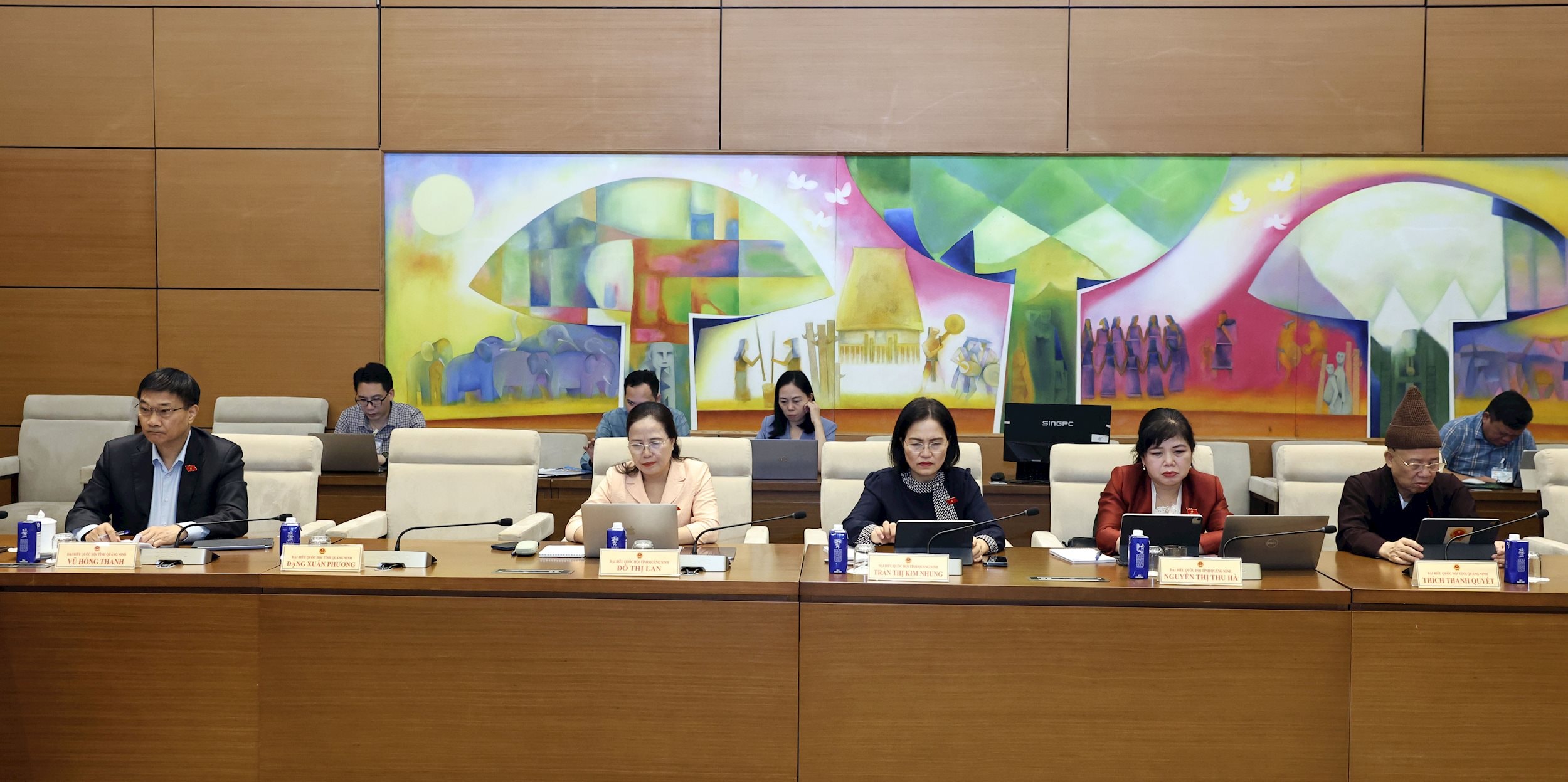 Delegáti účastnící se schůze Skupina 14