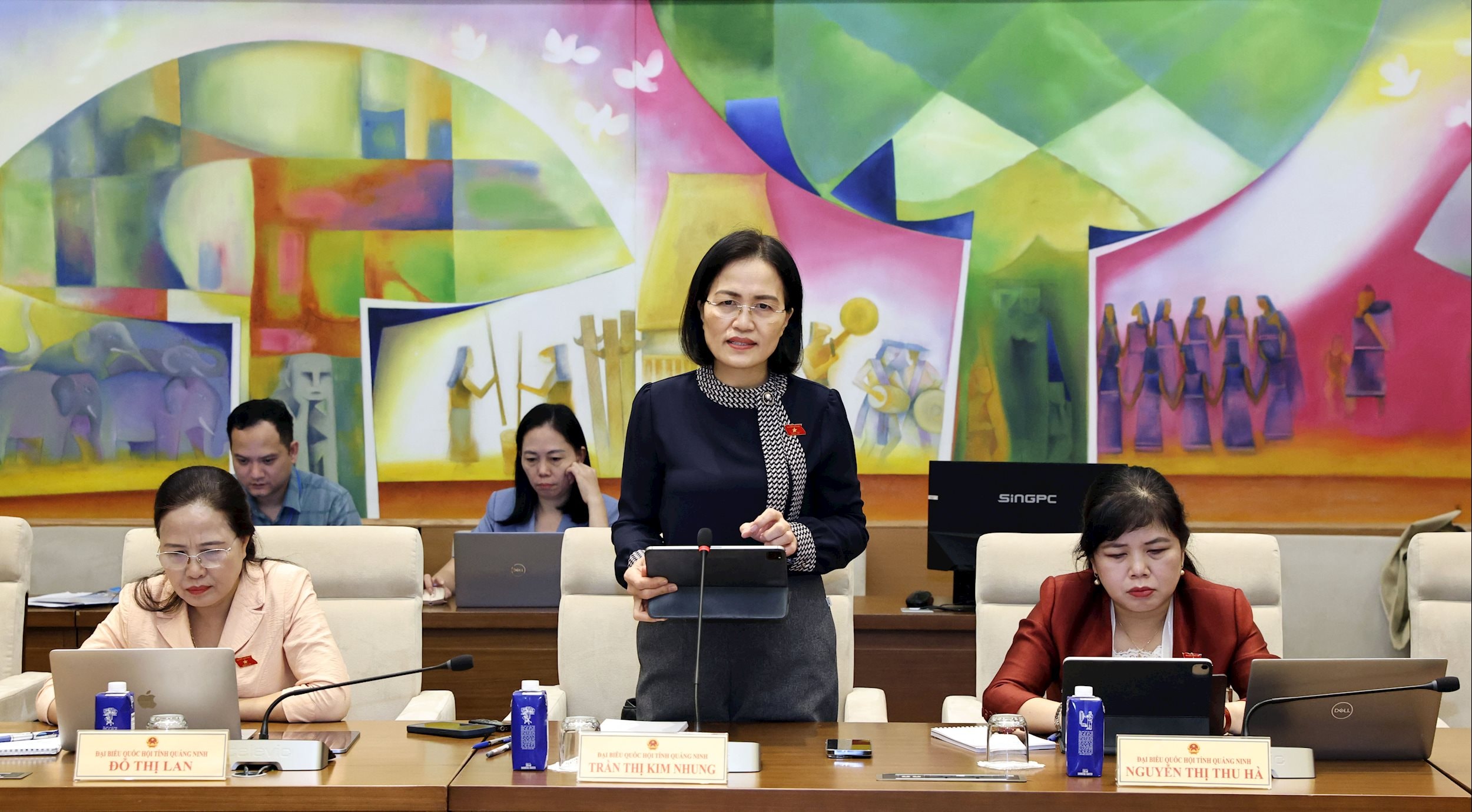 ĐBQH Trần Thị Kim Nhung (Quảng Ninh) phát biểu
