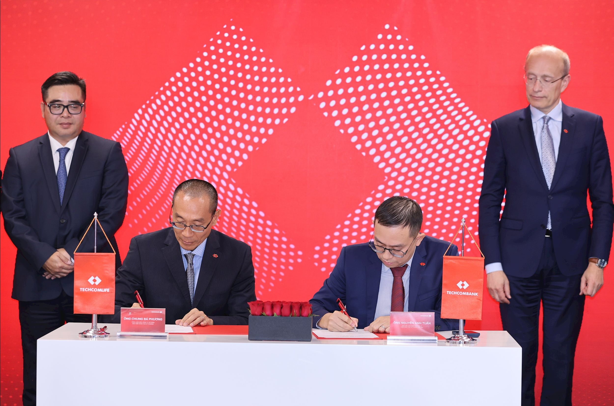 Assinatura de um Acordo de Cooperação Abrangente entre o Techcombank e a Techcom Life