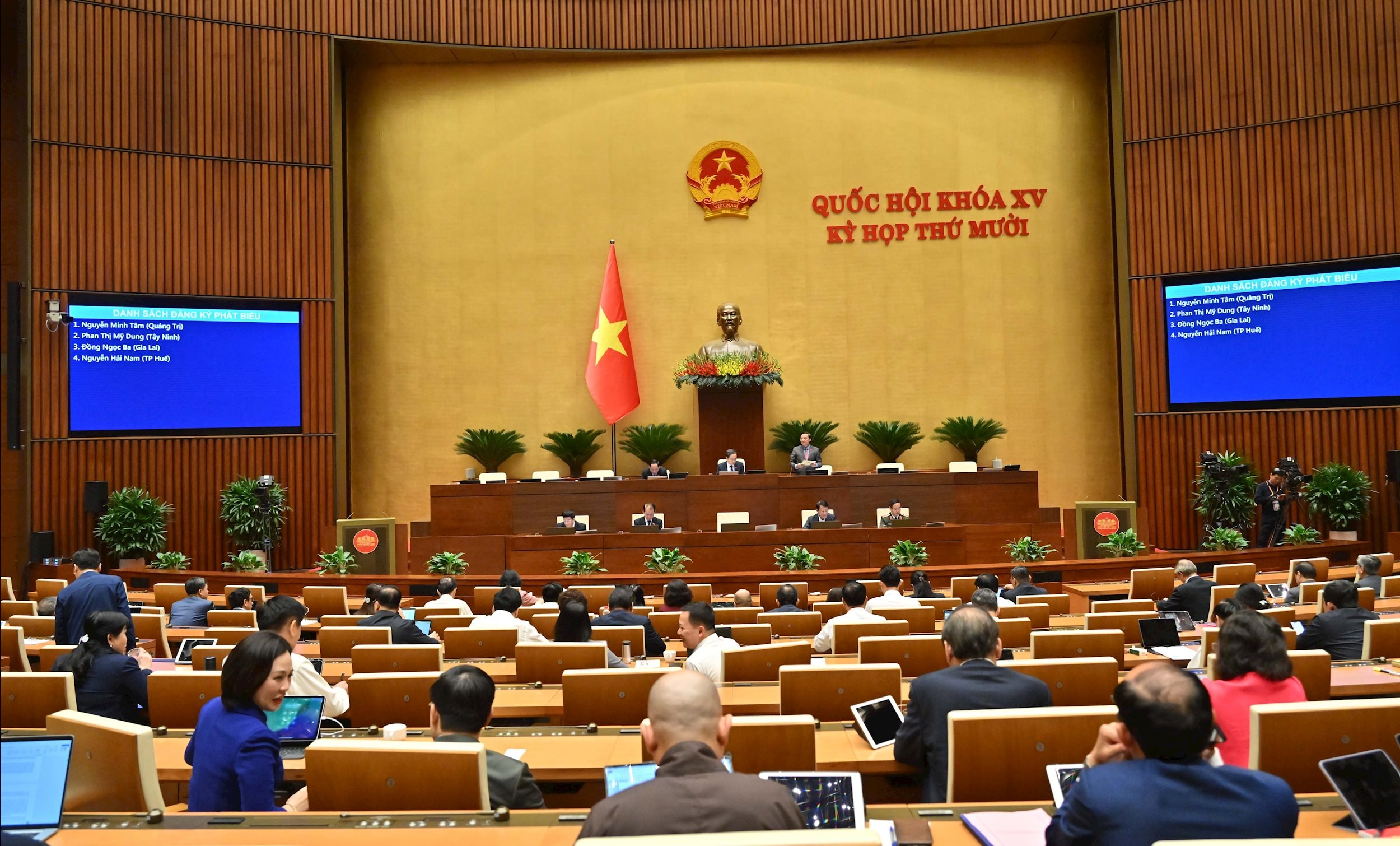 Phó Chủ tịch Quốc hội Nguyễn Khắc Định điều hành phiên họpVQK_3211