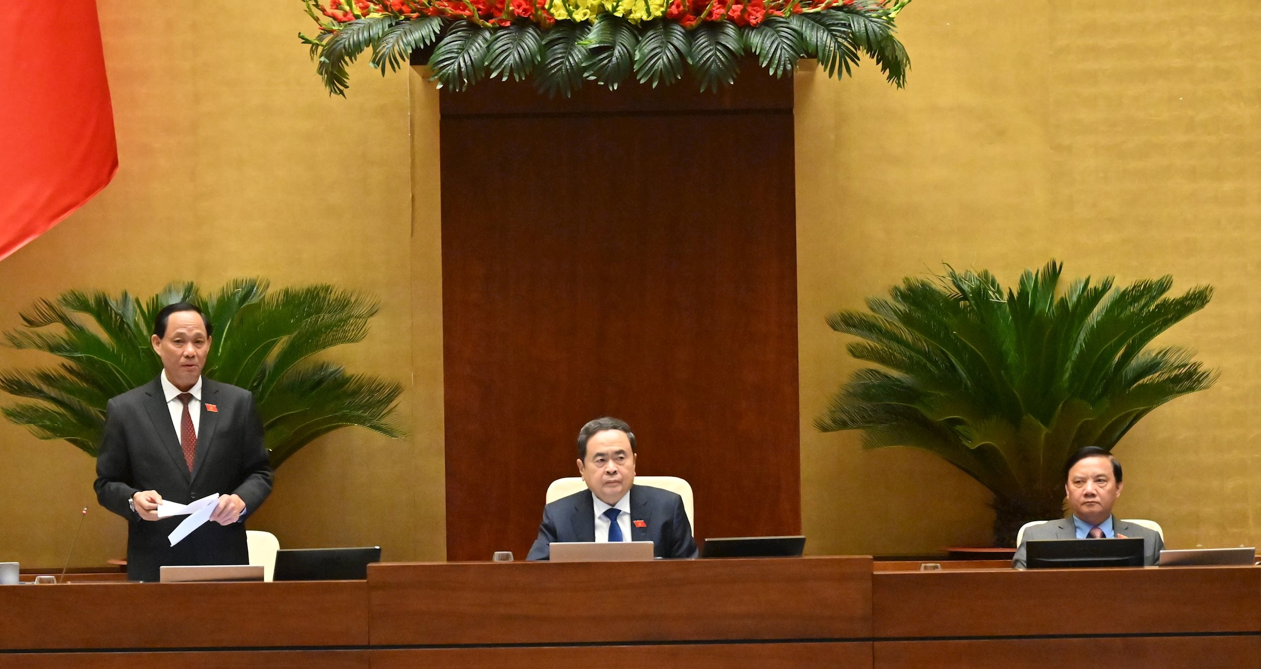 Phó Chủ tịch Quốc hội Trần Quang Phương điều hành phiên họp