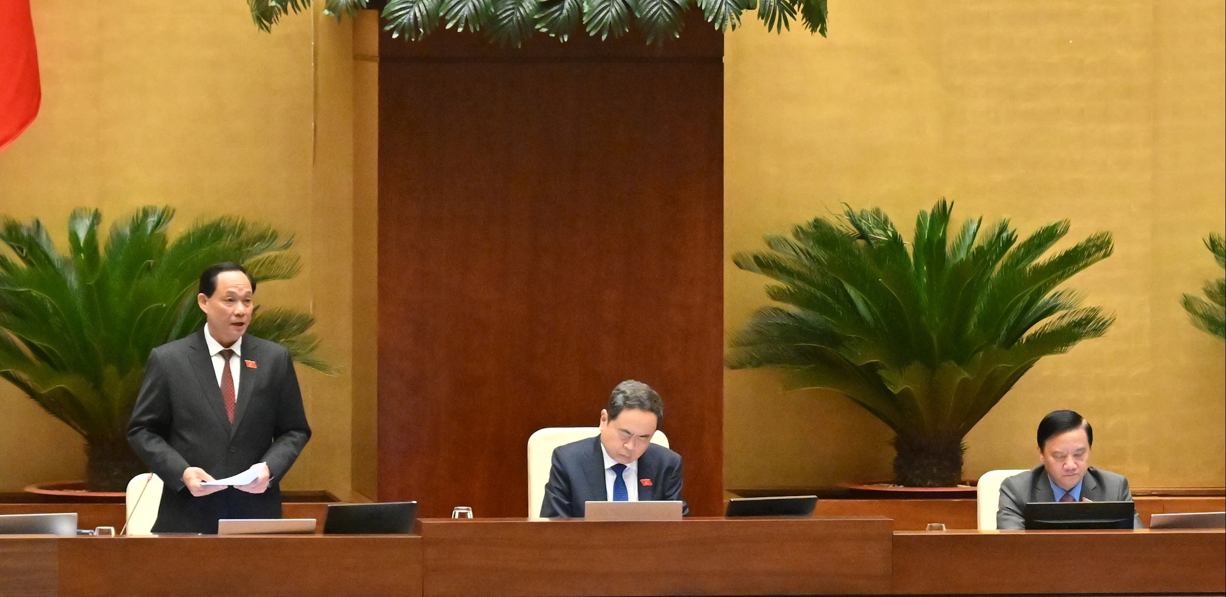 Phó Chủ tịch Quốc hội Trần Quang Phương điều hành phiên họpVQK_2980