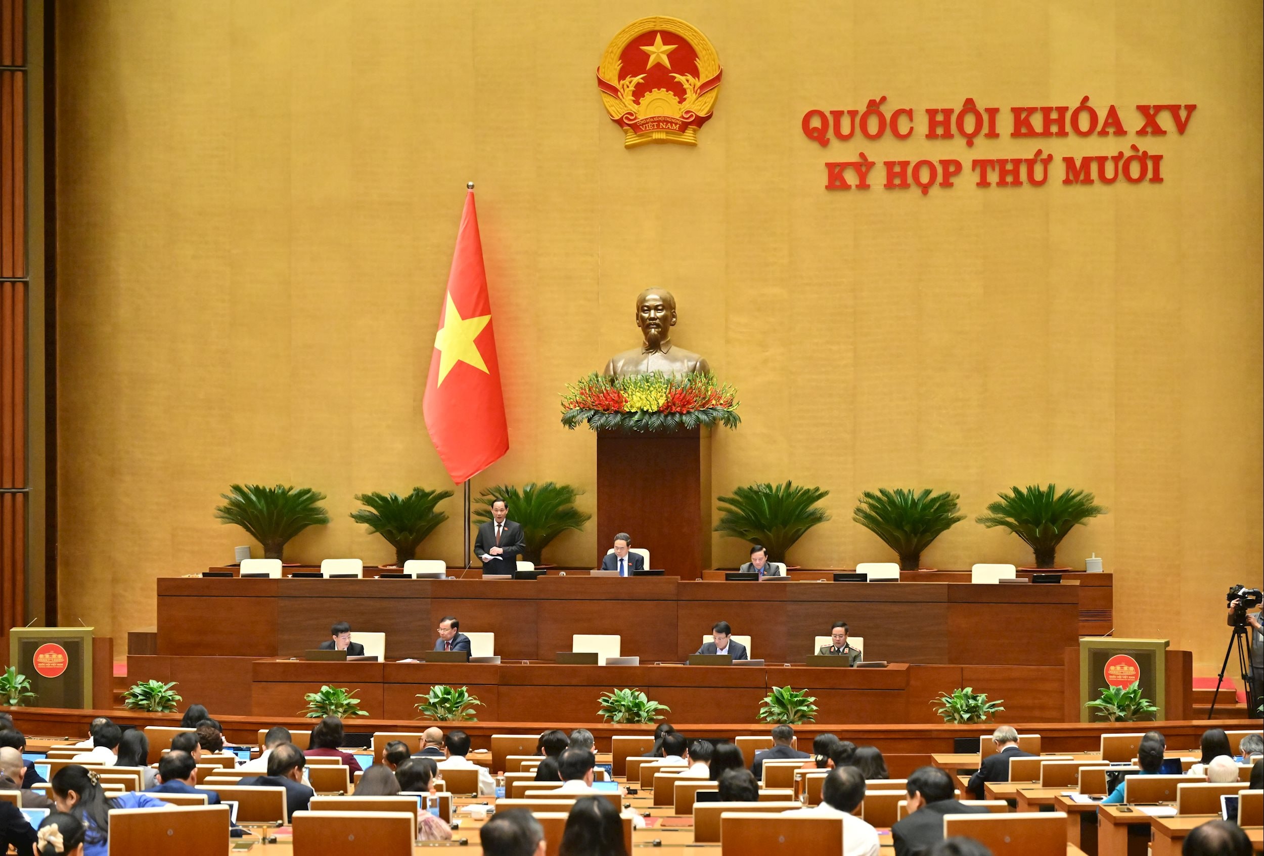 Phó Chủ tịch Quốc hội Trần Quang Phương điều hành phiên họpVQK_2996