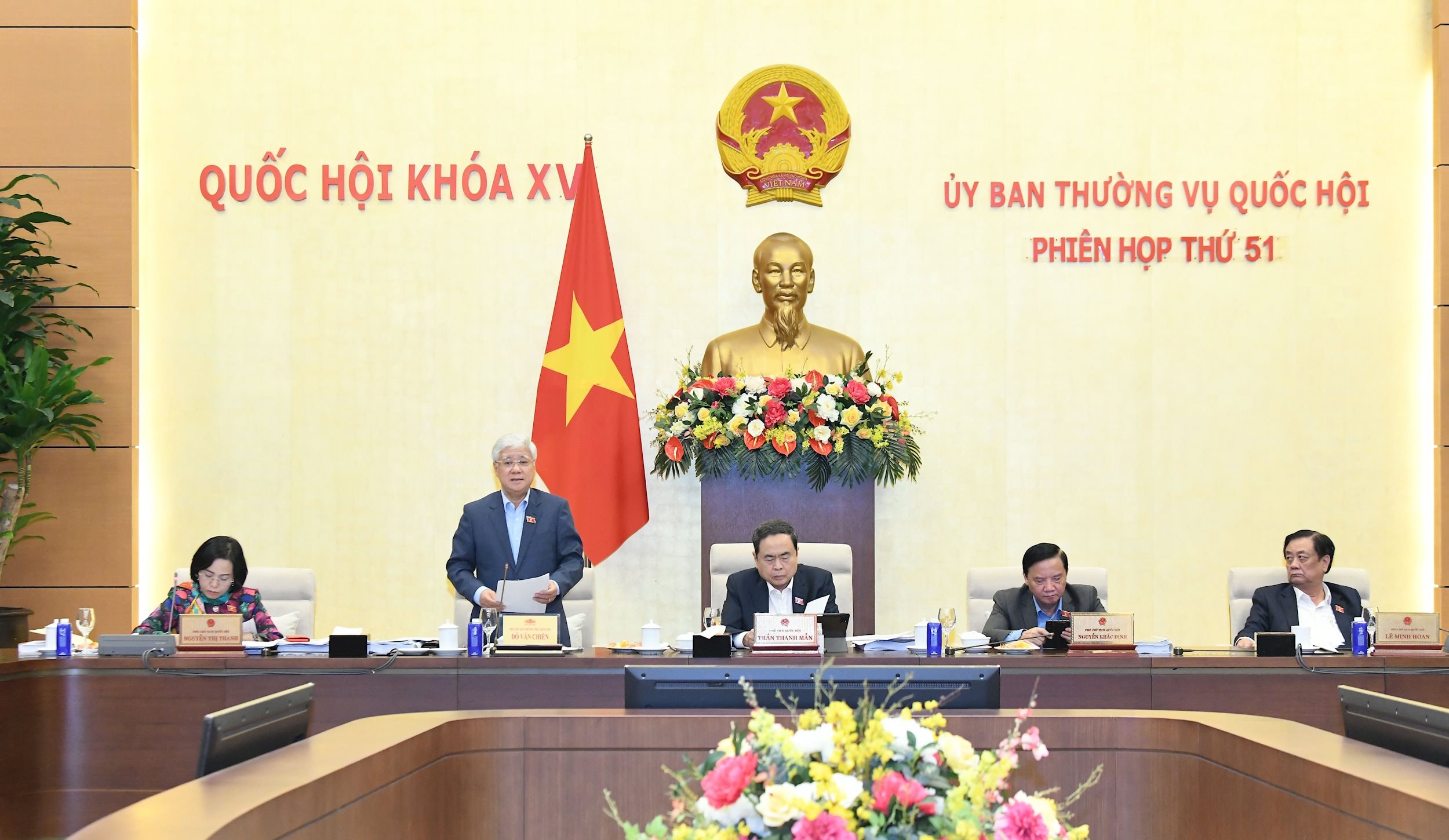 Phó chủ tịch thường trực QH Đỗ Văn Chiến phát biểu.3