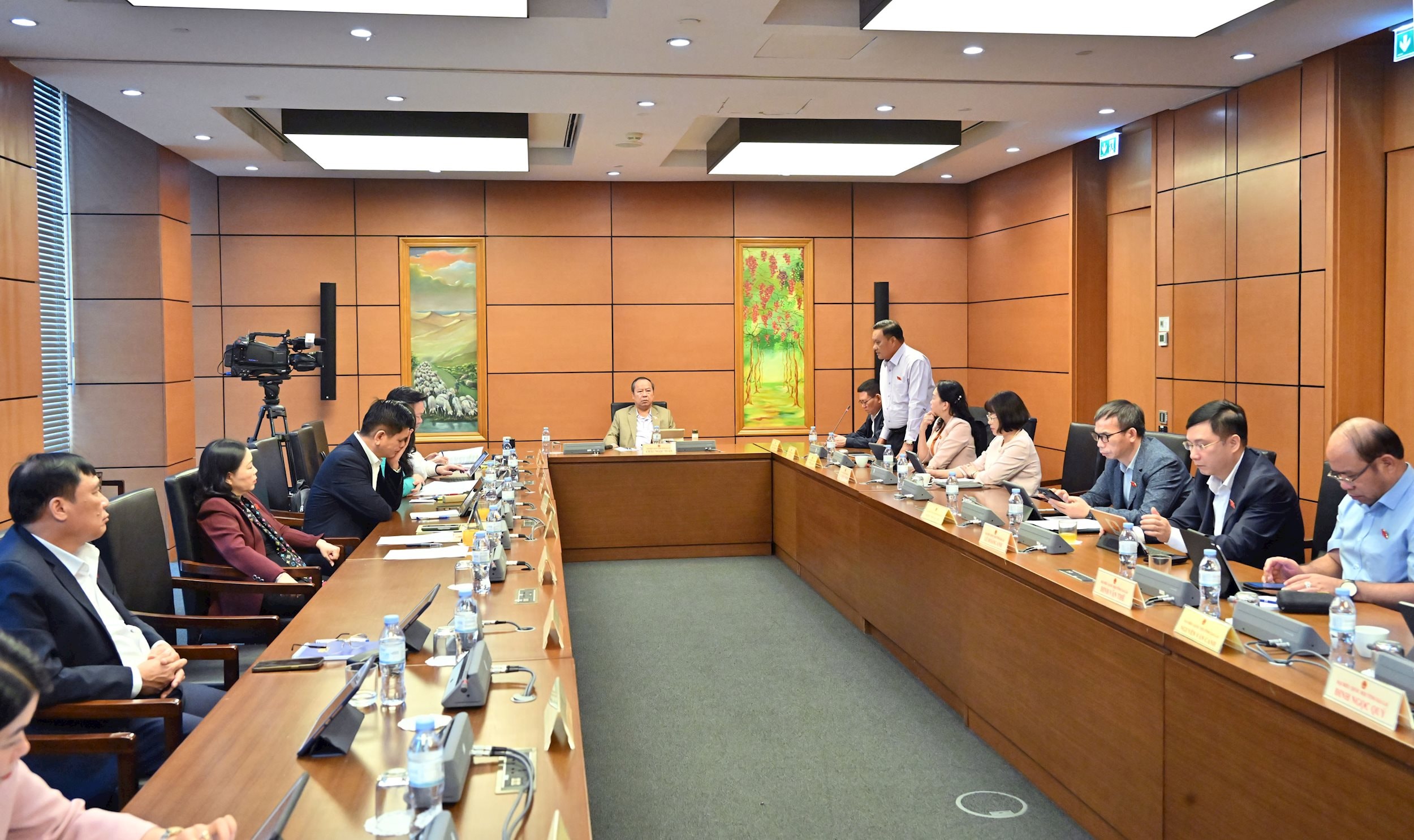 Toàn cảnh phiên họp tổ 5