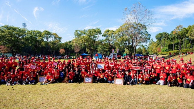 vna-potal-ngay-hoi-dai-doan-ket-toan-dan-toc-nam-2025-tai-fukuoka-xac-nhan-ky-luc-xep-la-co-to-quoc-lon-nhat-trong-cong-dong-nguoi-viet-tai-nhat-ban-8411262.jpg