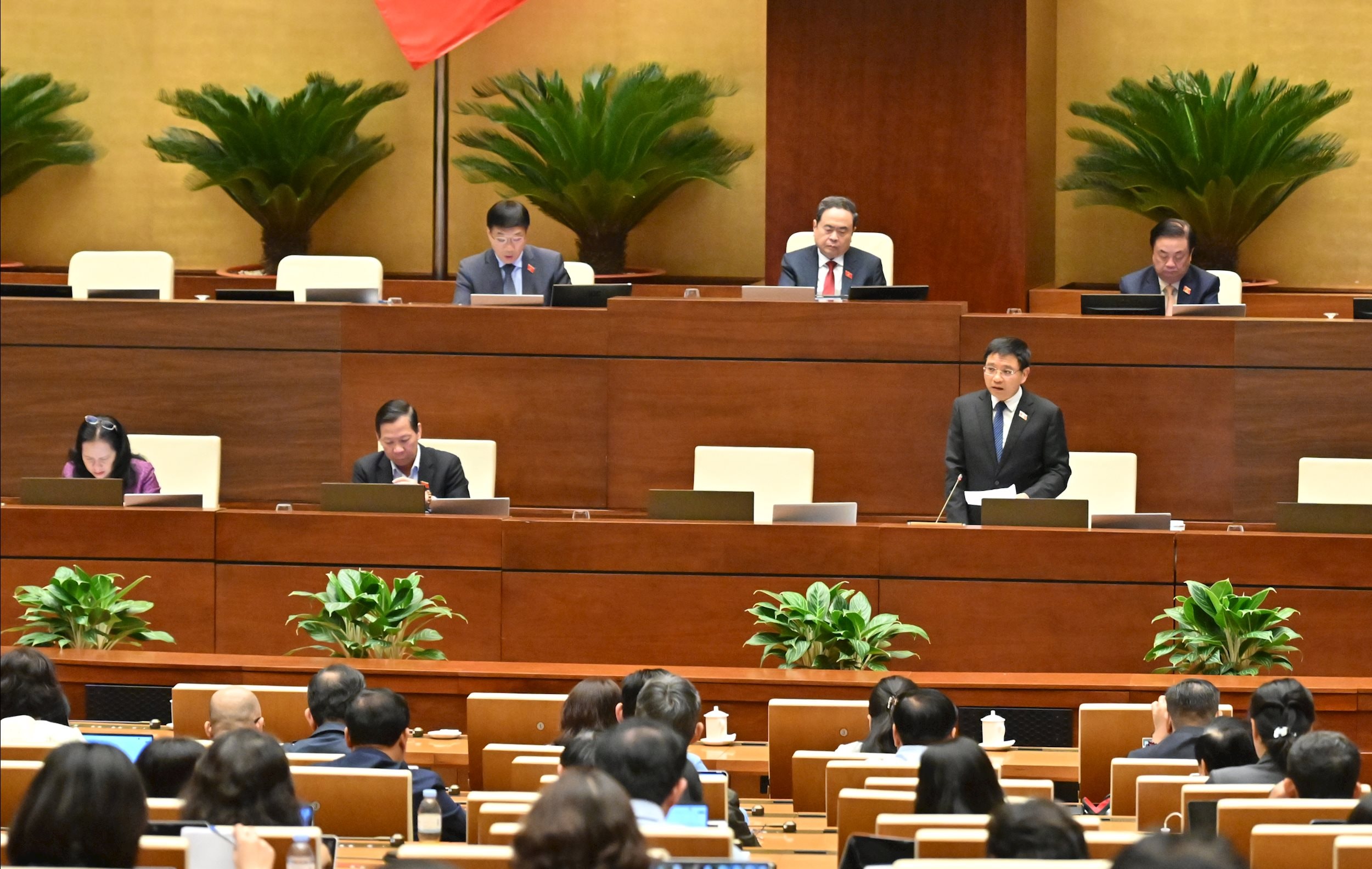 Bộ trưởng Bộ Tài chính Nguyễn Văn Thắng giải trình làm rõ một số vấn đè ĐBQH nêuVQK_3374