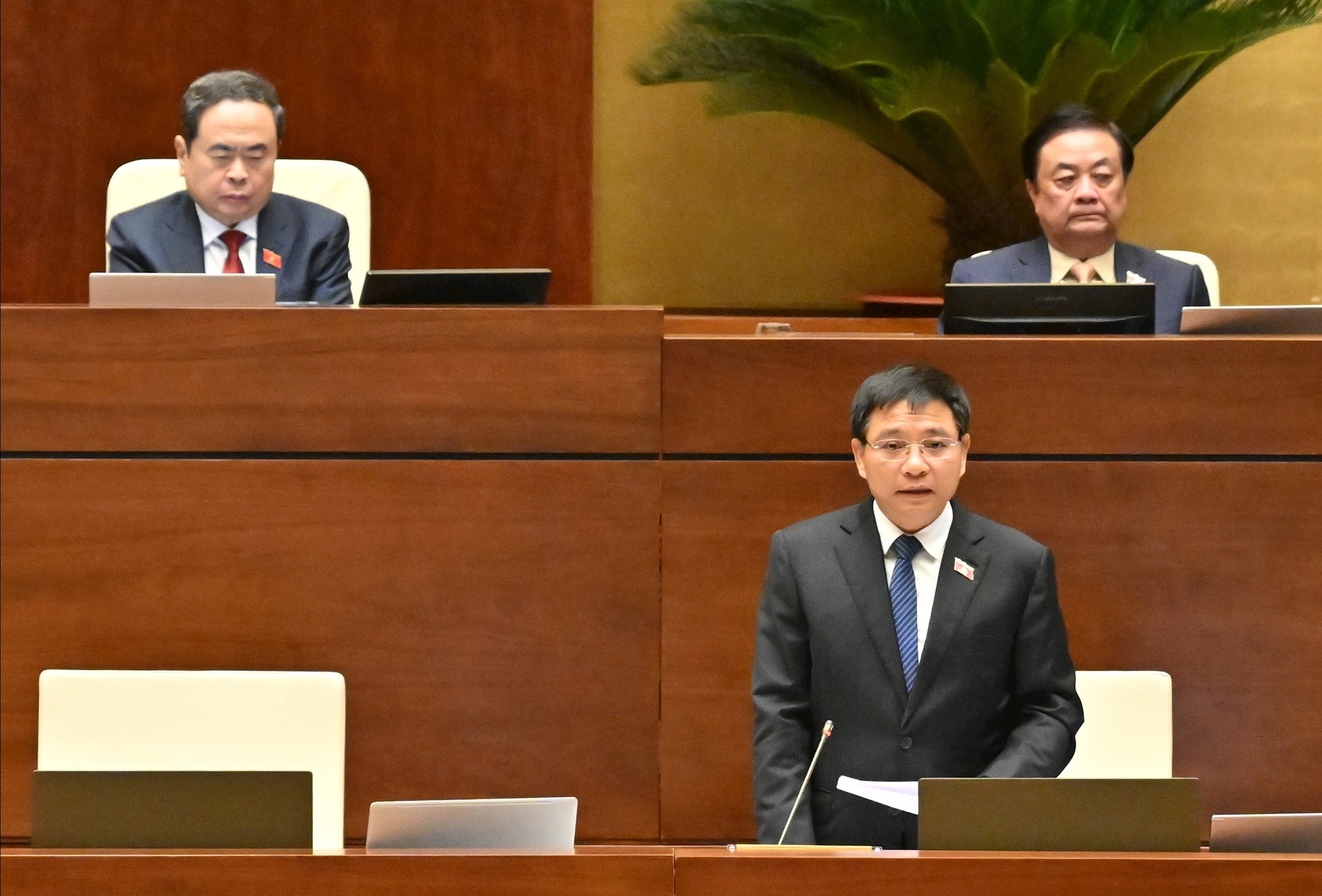 Bộ trưởng Bộ Tài chính Nguyễn Văn Thắng giải trình làm rõ một số vấn đè ĐBQH nêuVQK_3379