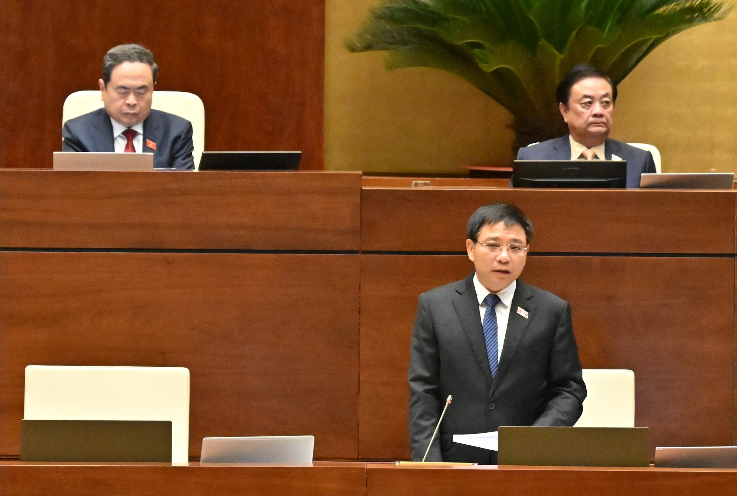 Bộ trưởng Bộ Tài chính Nguyễn Văn Thắng giải trình làm rõ một số vấn đè ĐBQH nêuVQK_3387