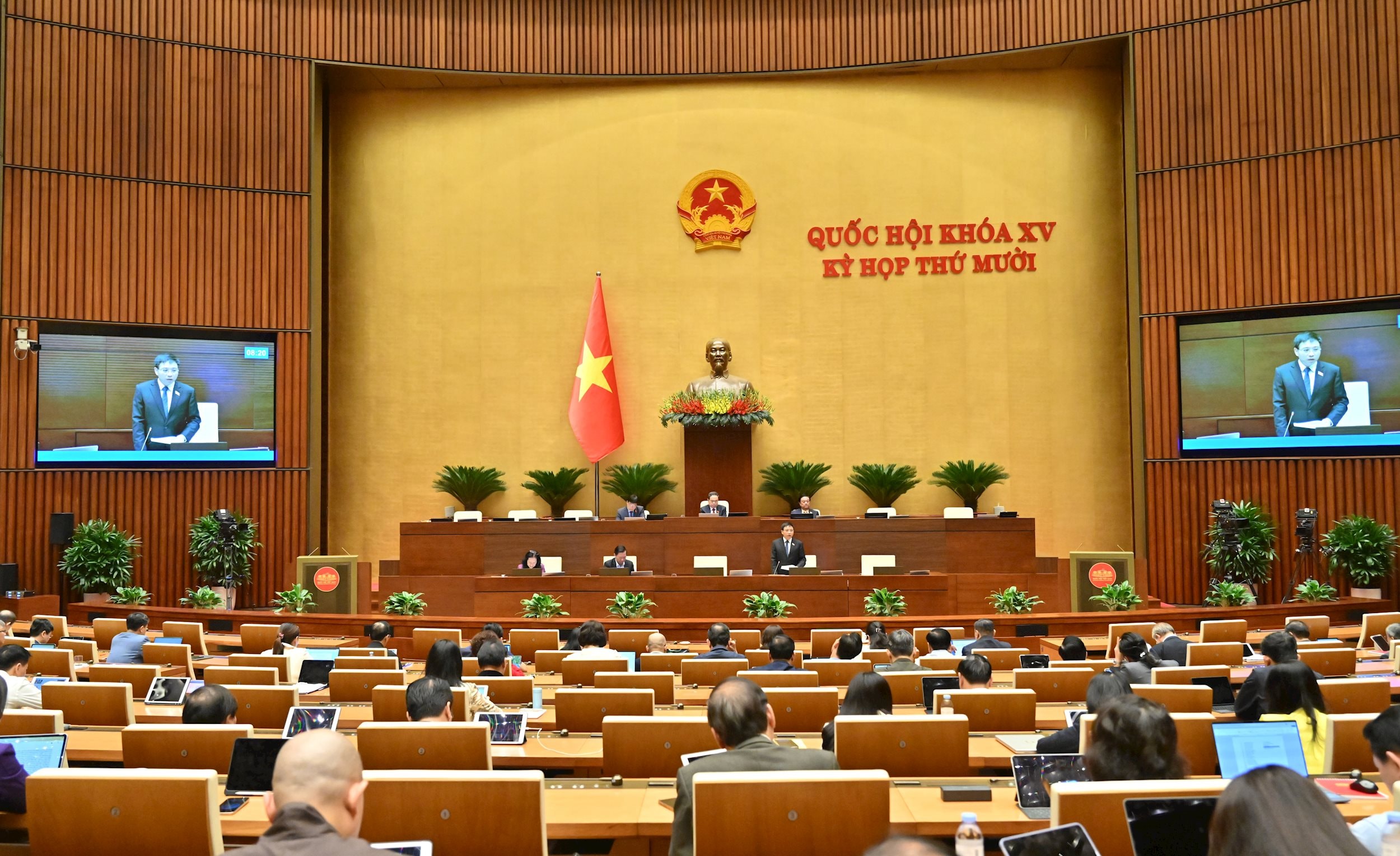 Bộ trưởng Bộ Tài chính Nguyễn Văn Thắng giải trình làm rõ một số vấn đè ĐBQH nêuVQK_3395