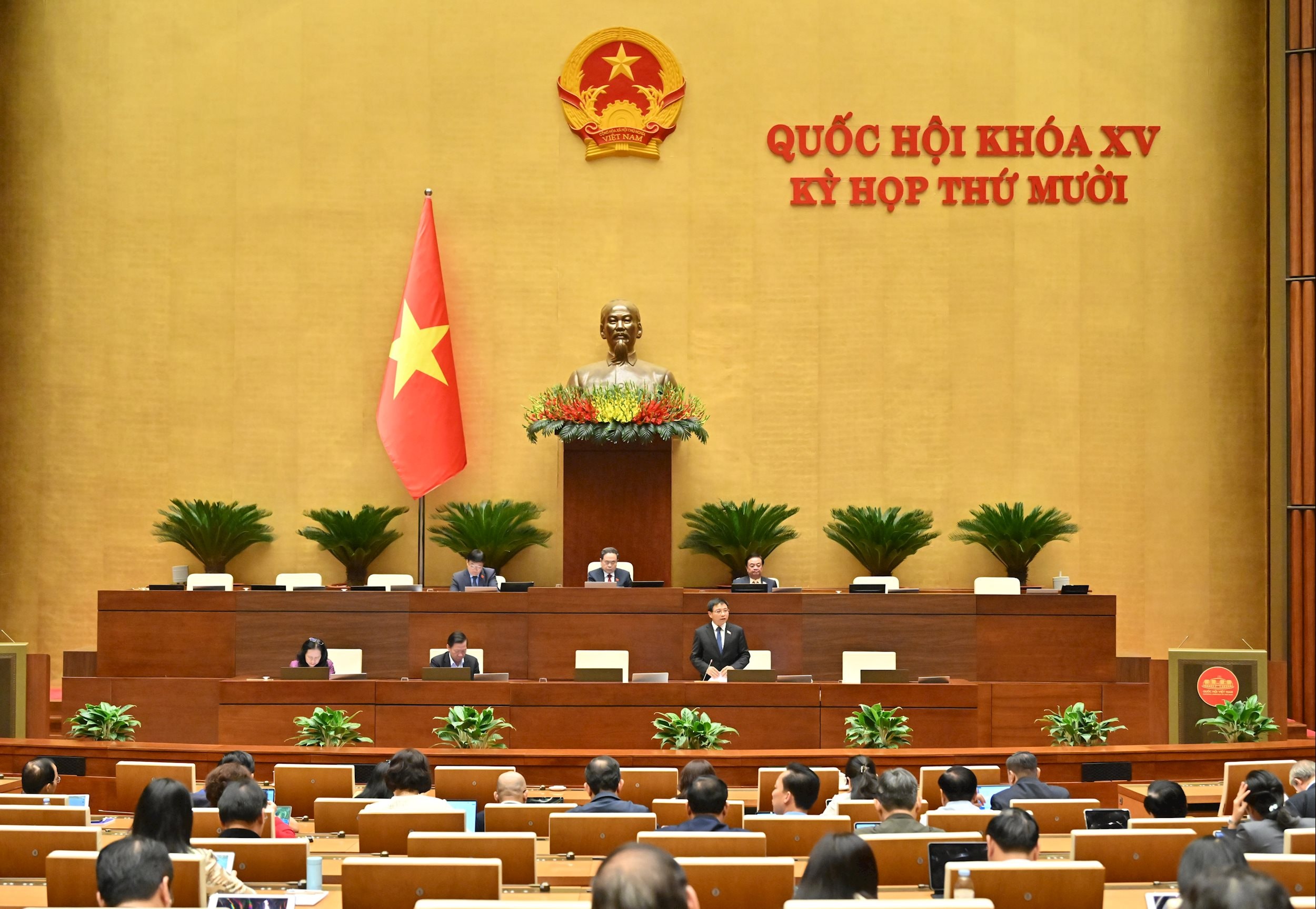 Bộ trưởng Bộ Tài chính Nguyễn Văn Thắng giải trình làm rõ một số vấn đè ĐBQH nêuVQK_3397