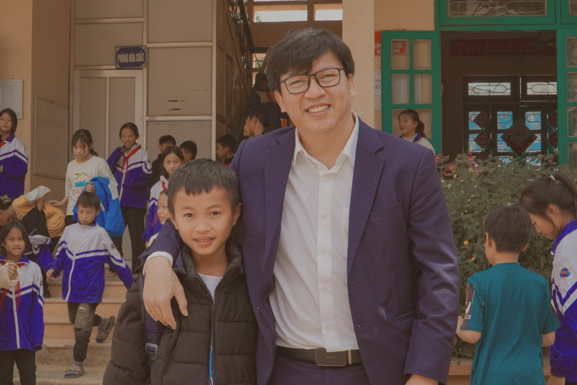 “Nghề giáo không thiêng liêng hơn các nghề khác trong xã hội” (1)