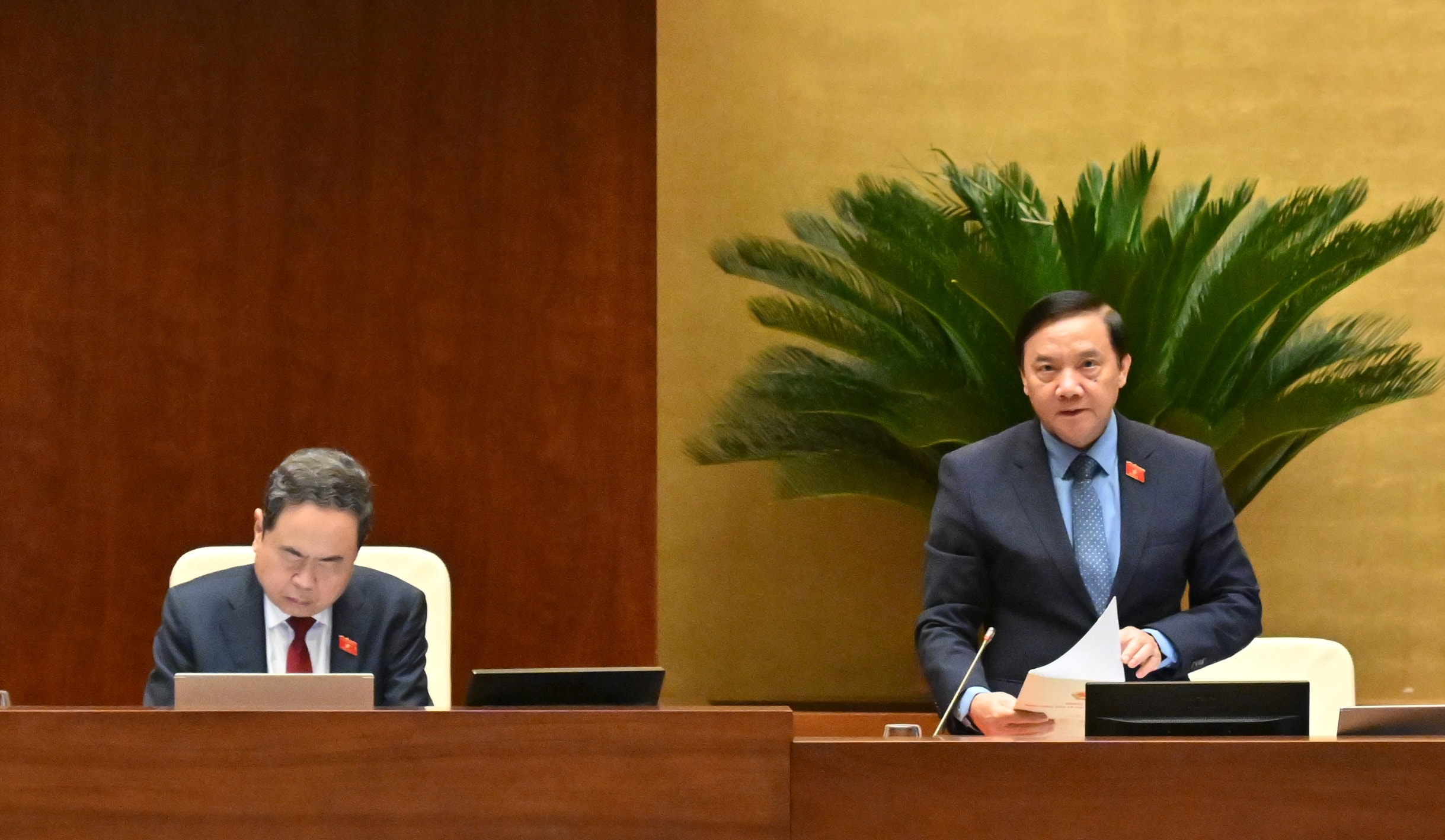 Phó Chủ tịch Quốc hội Nguyễn Khắc Định điều hành phiên họpVQK_3528