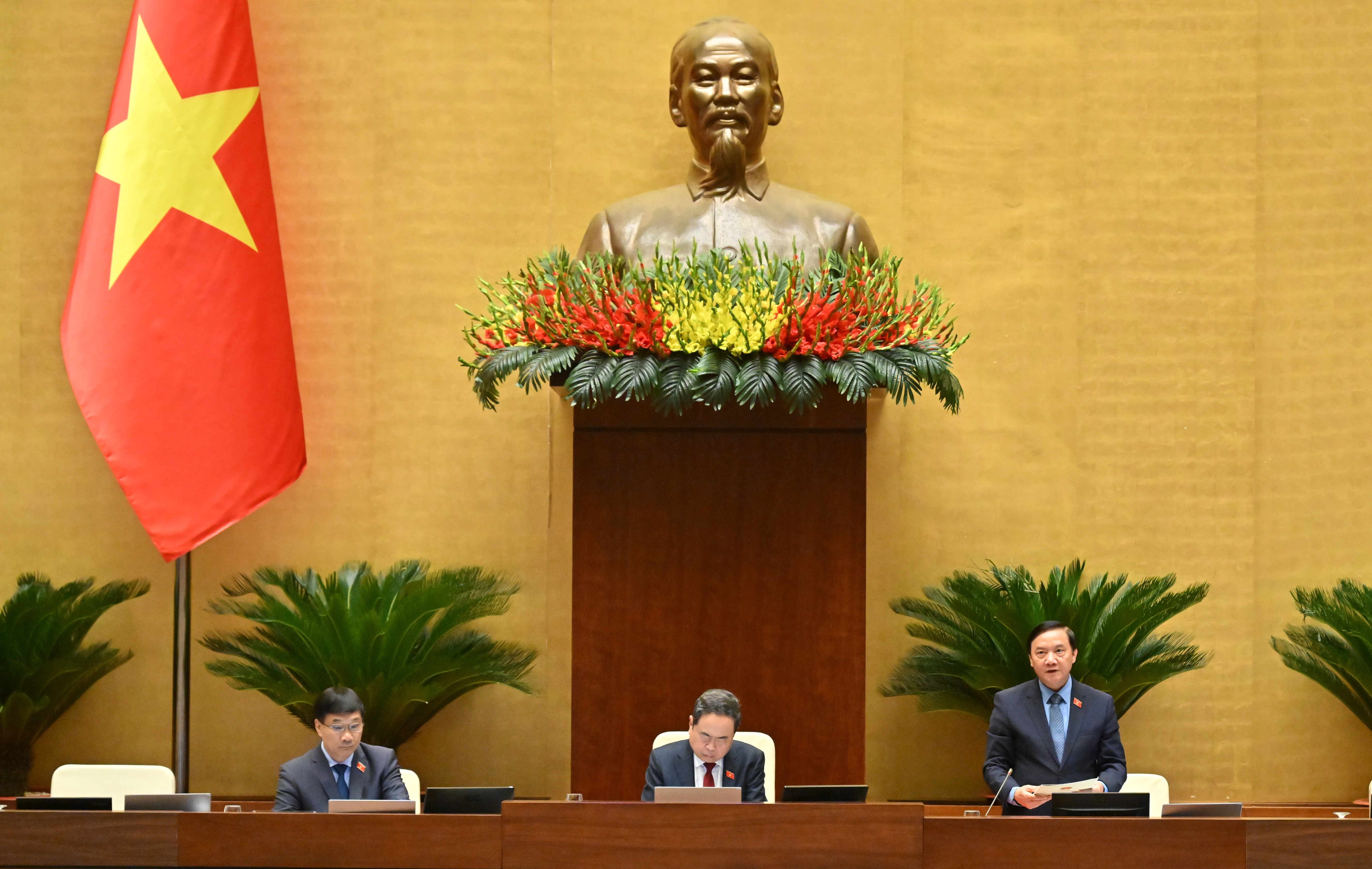 Phó Chủ tịch Quốc hội Nguyễn Khắc Định điều hành phiên họpVQK_3534