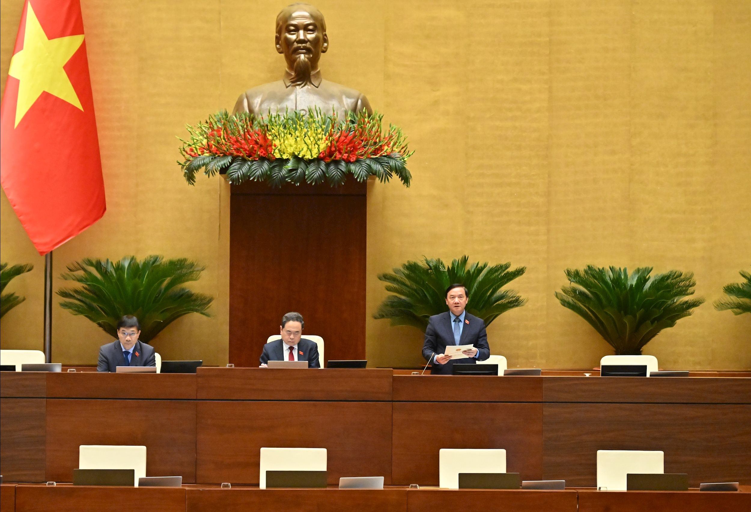 Phó Chủ tịch Quốc hội Nguyễn Khắc Định điều hành phiên họpVQK_3537