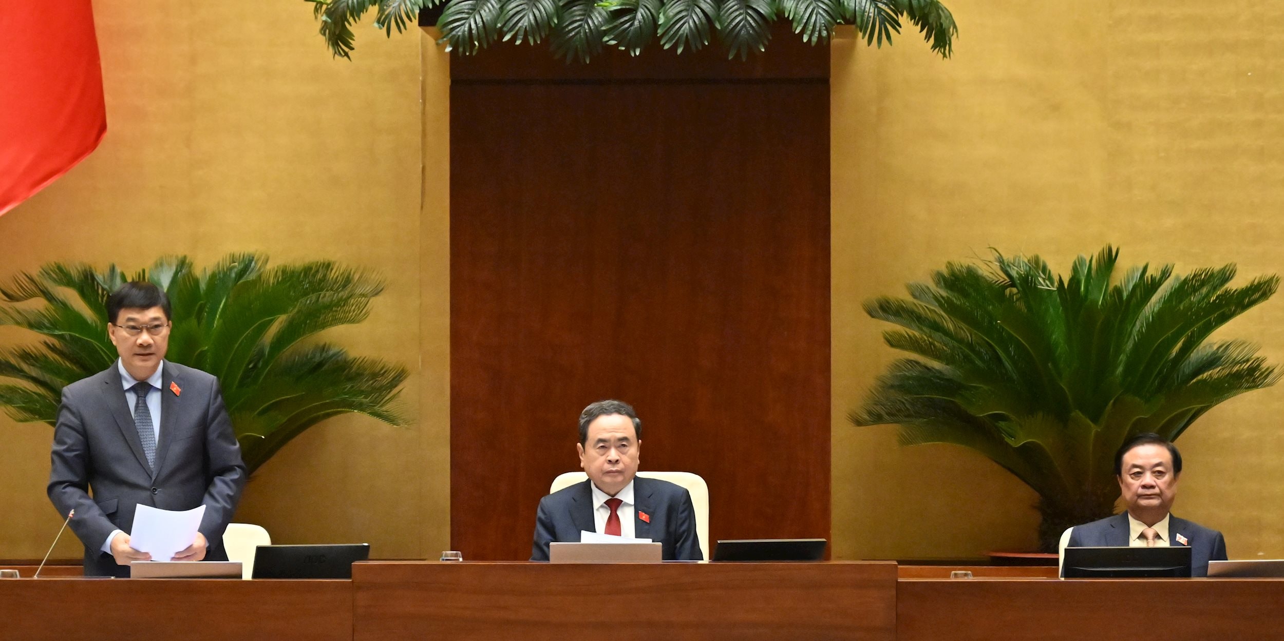 Phó Chủ tịch Quốc hội Vũ Hồng Thanh điều hành phiên họpVQK_3231