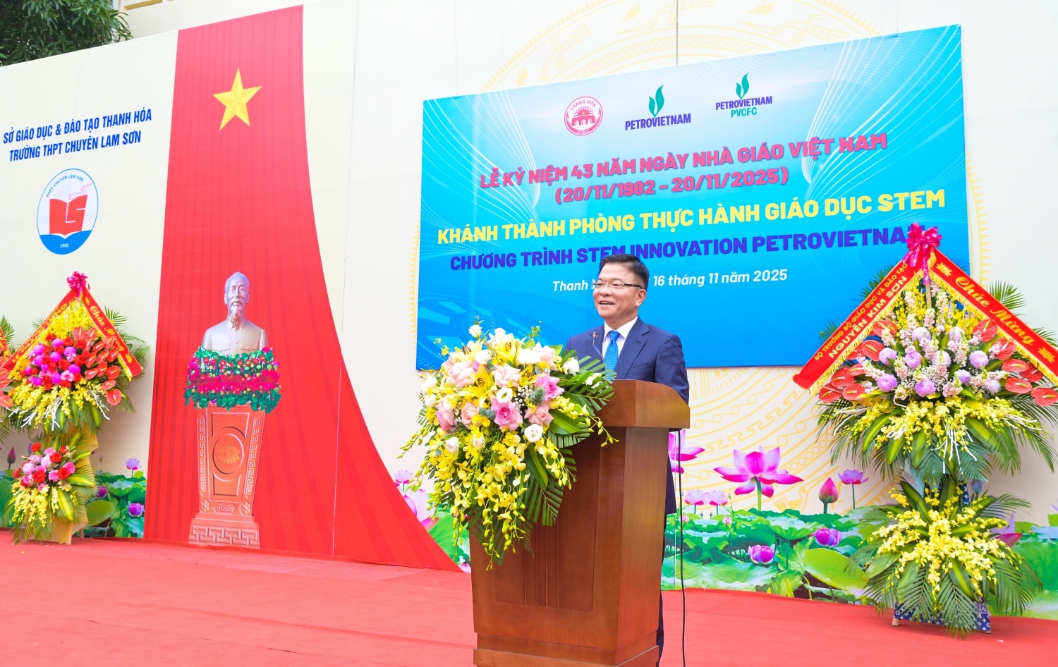 Phó Thủ tướng Chính phủ Lê Thành Long phát biểu tại Lễ khánh thành phòng thực hành giáo dục STEM tại Thanh Hoá