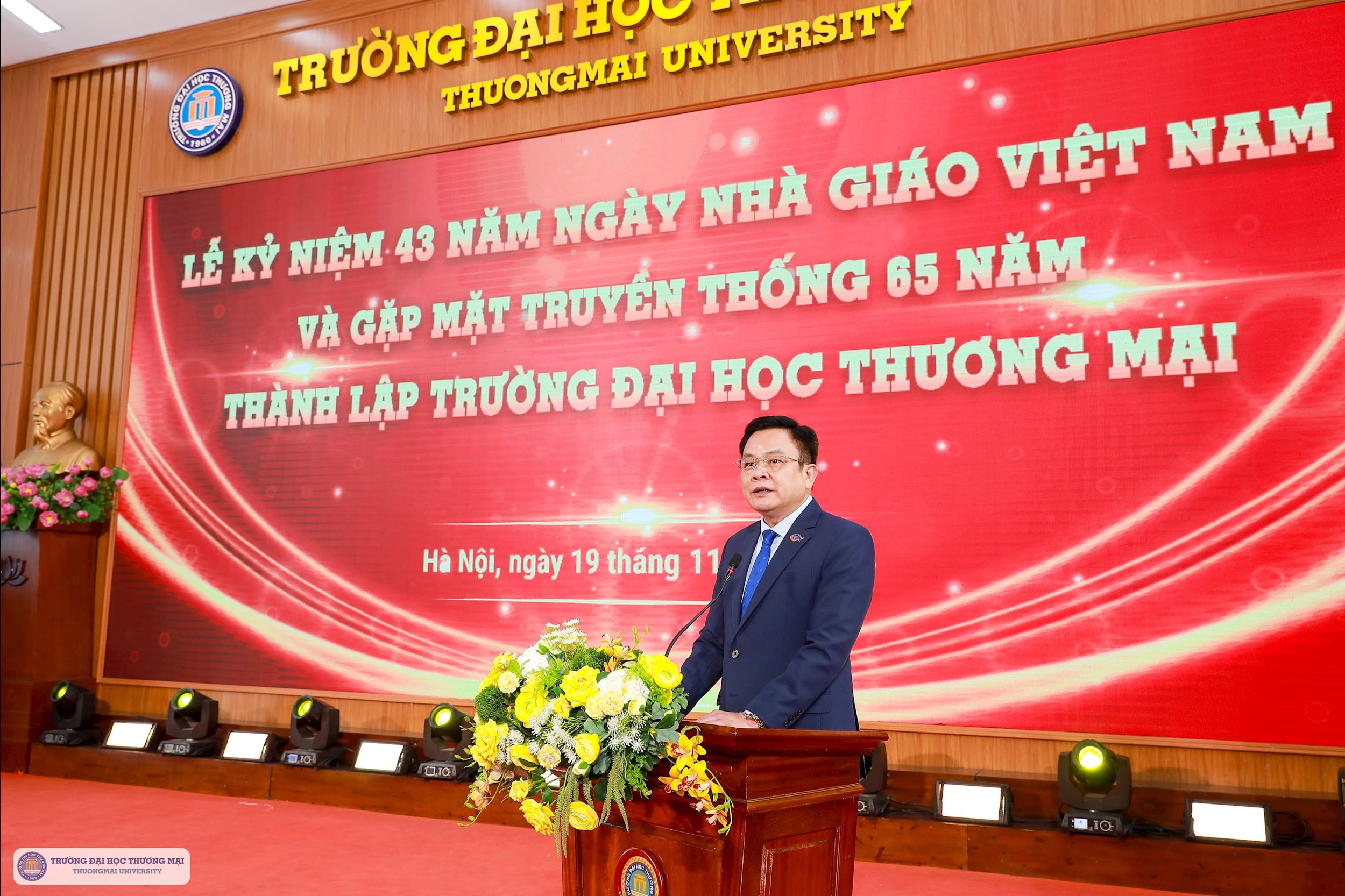 PGS.TS Nguyễn Hoàng - Hiệu trưởng Trường Đại học Thương mại (TMU) phát biểu tại buổi Lễ