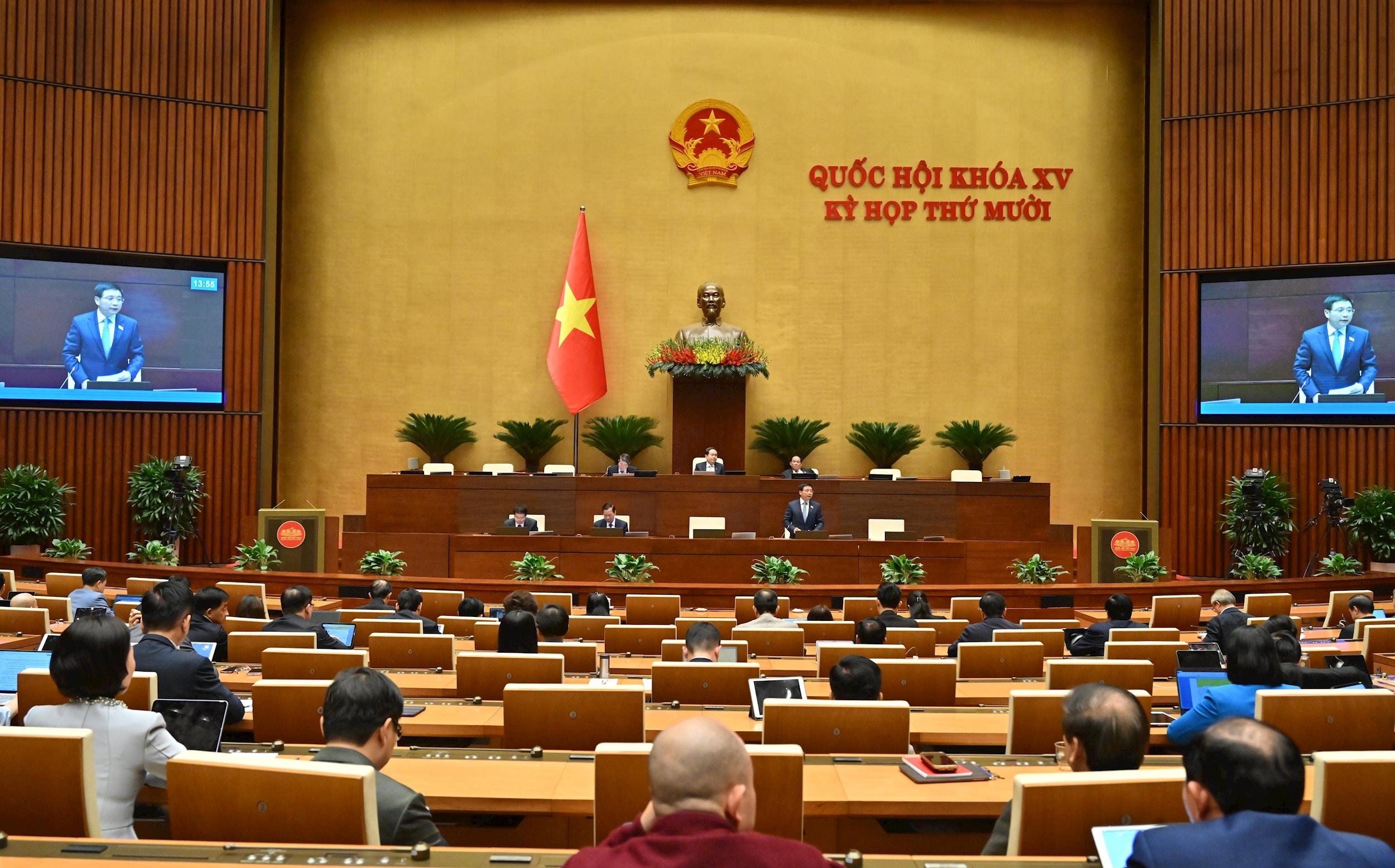 Bộ trưởng Bộ Tài chính Nguyễn Văn Thắng giải trình, làm rõ một số vấn đề ĐBQH nêuVQK_5094