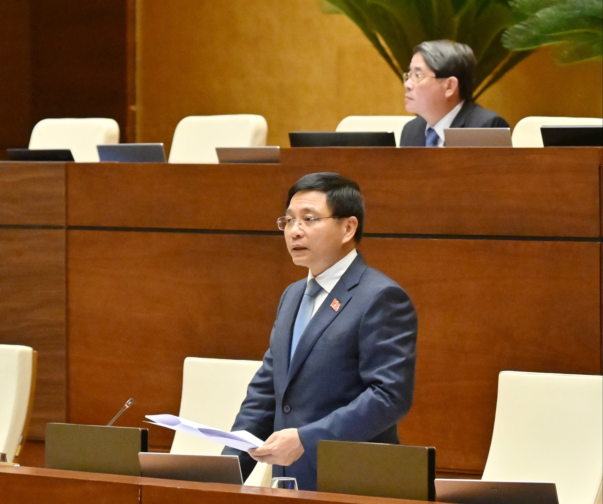 Bộ trưởng Bộ Tài chính Nguyễn Văn Thắng giải trình, làm rõ một số vấn đề ĐBQH nêuVQK_5111