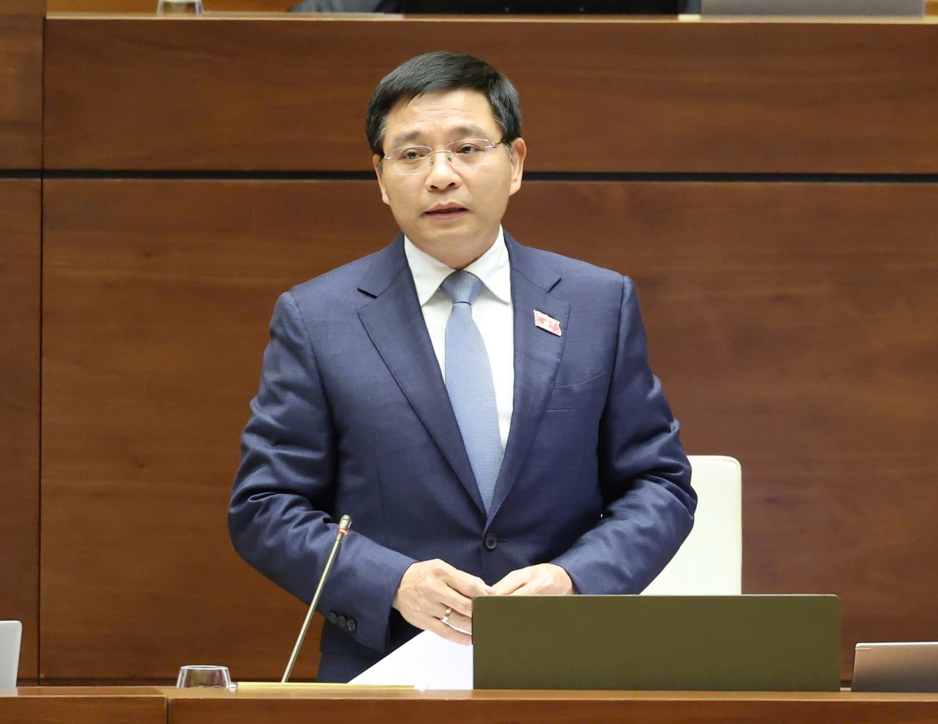 Bộ trưởng Bộ Tài chính Nguyễn Văn Thắng giải trình, làm rõ một số vấn đề ĐBQH nêuz7240783856755_c6e45d84f2e4eac2caac1eb99c95484d