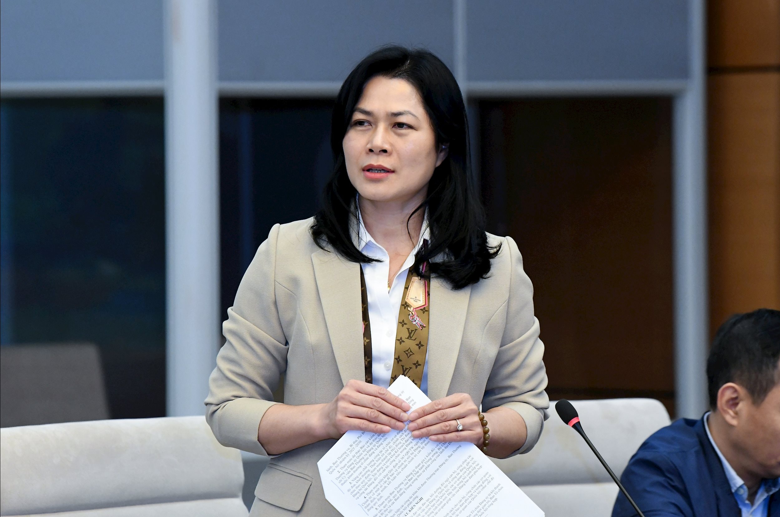 Các đại biểu phát biểu tại cuộc làm việc.2