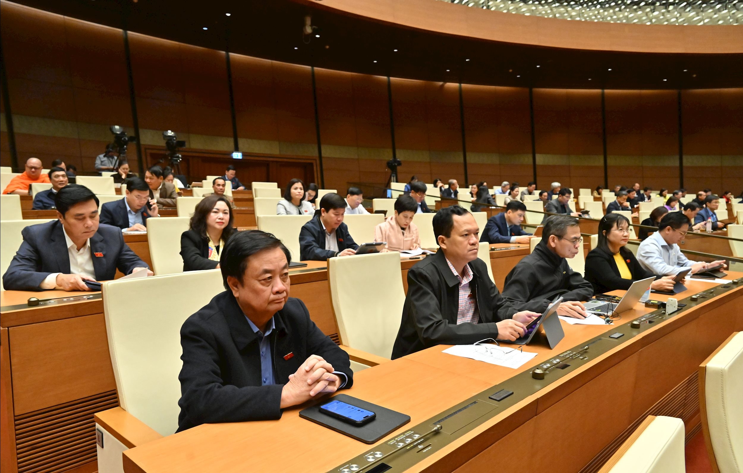 Các đại biểu tại phiên họpVQK_4036